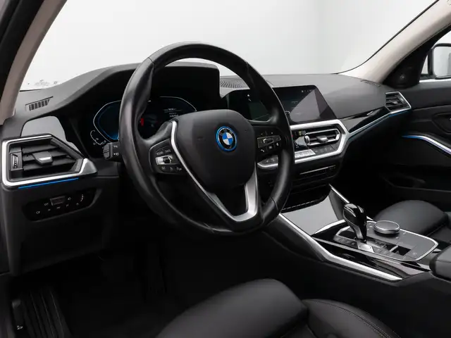 BMW 3 Series view 21