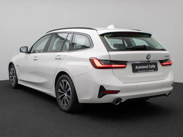 BMW 3 Series view 9