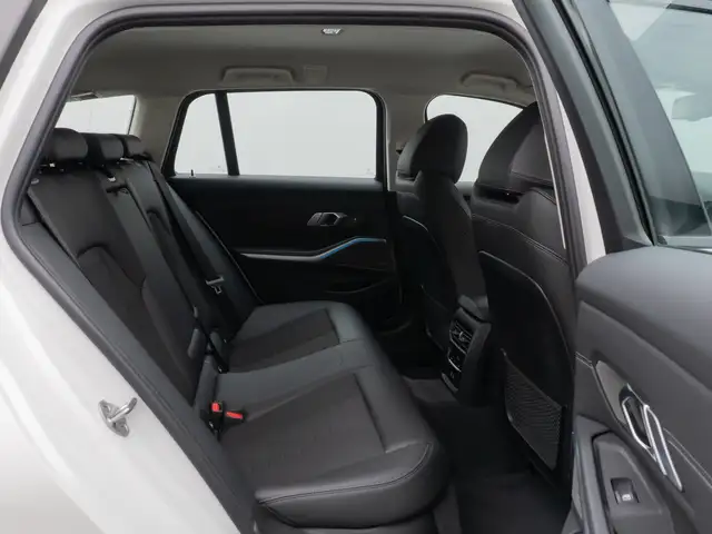 BMW 3 Series view 27