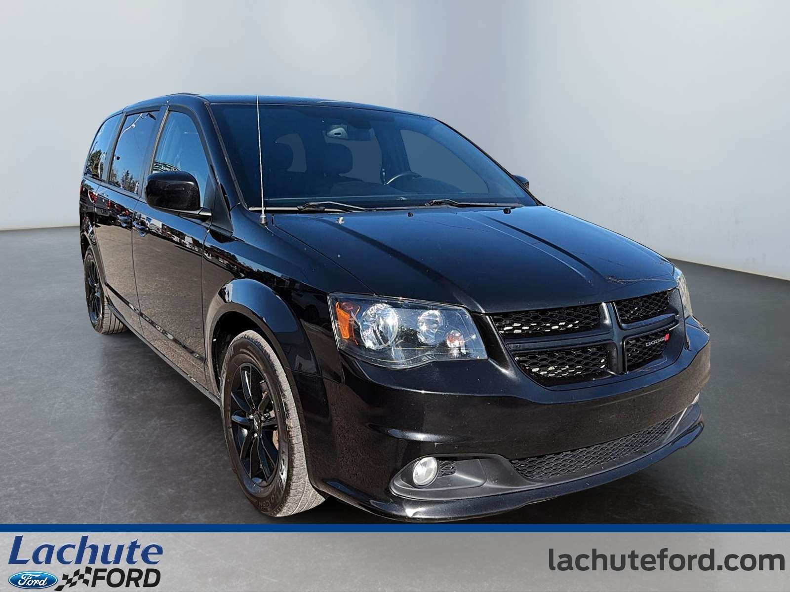 2020 Dodge Grand Caravan GT / 7 PLACES  / DVD / MAGS NOIR / CUIR / STOW N GO / SIEGE CHAUFFANT & VOLANT CHAUFFANT — снимка 4