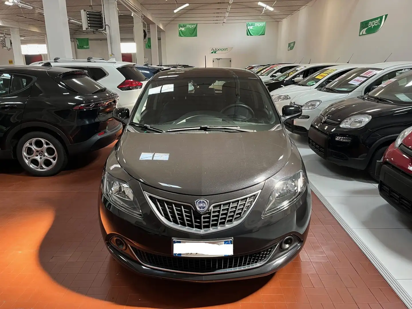 Lancia Ypsilon 1.0 FireFly 5 porte S&S Hybrid Silver Nero - 2