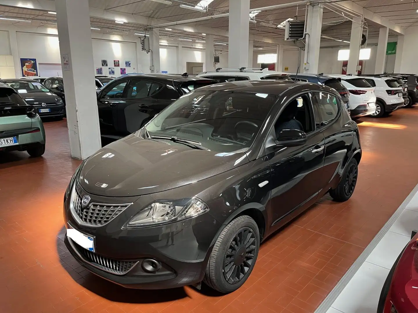 Lancia Ypsilon 1.0 FireFly 5 porte S&S Hybrid Silver Nero - 1