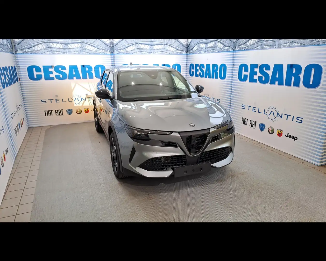 Alfa Romeo Junior 1.2 Hybrid ibrida Speciale Grijs - 1