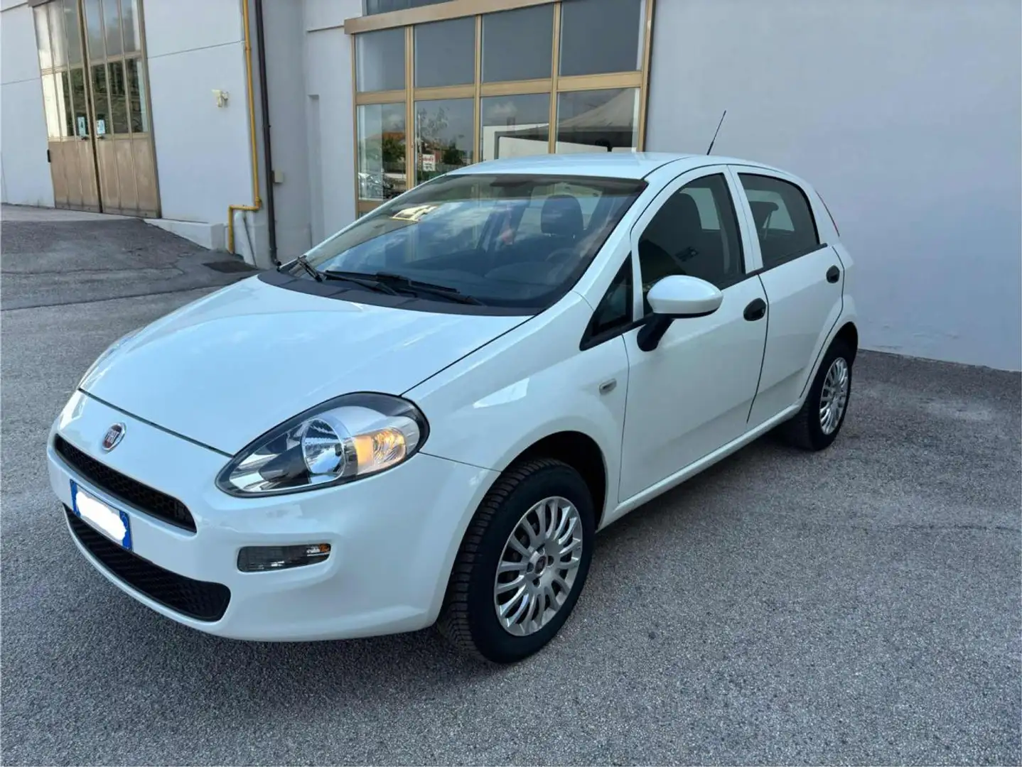 Fiat Punto 1.4 8V 5 porte Natural Power Street Blanc - 1