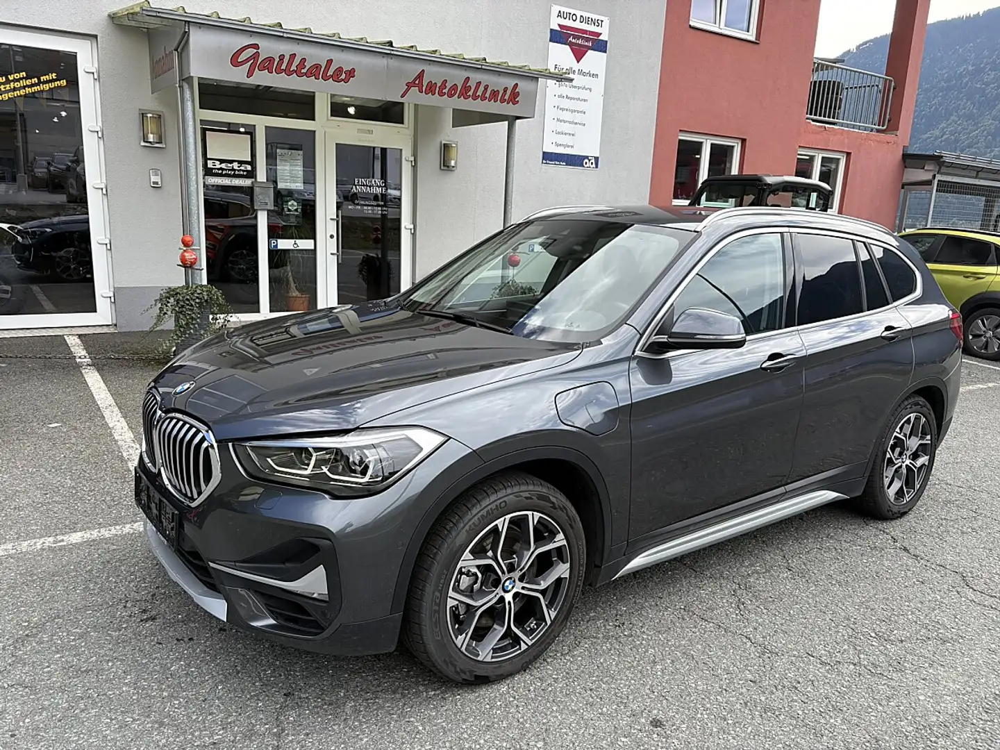 BMW X1 xDrive25e PHEV Aut. Grau - 1