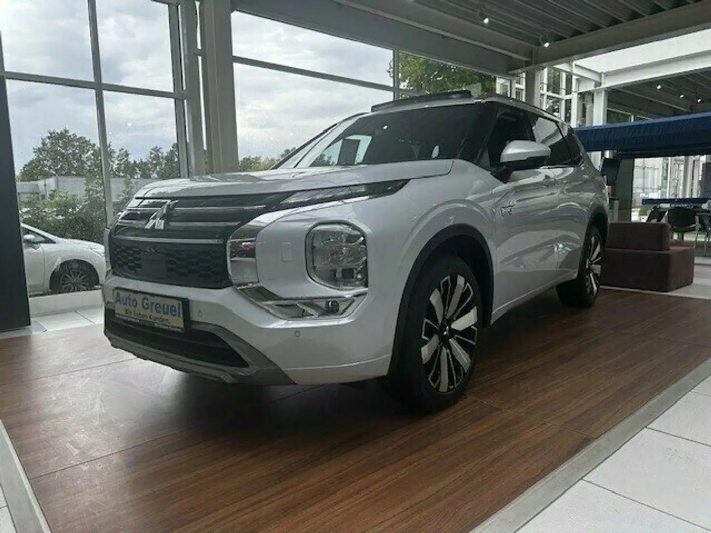 Mitsubishi Outlander 2.4 PHEV TOP Titan TAGESZULASSUNG Weiß - 2