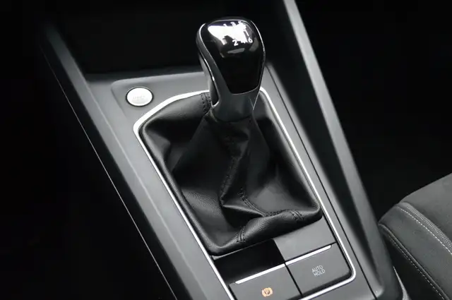 Volkswagen Golf view 14