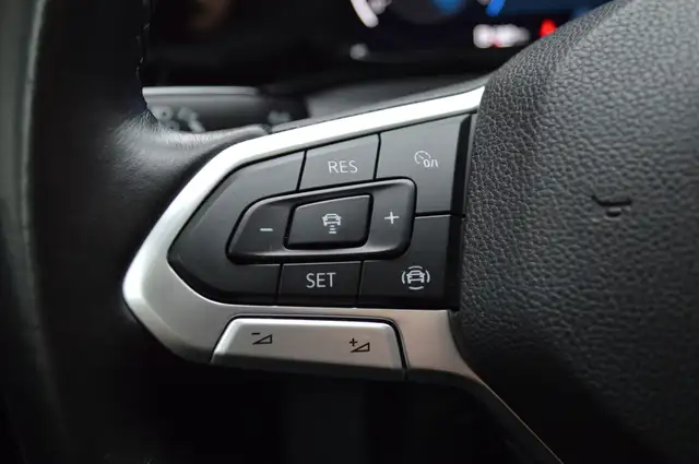Volkswagen Golf view 17