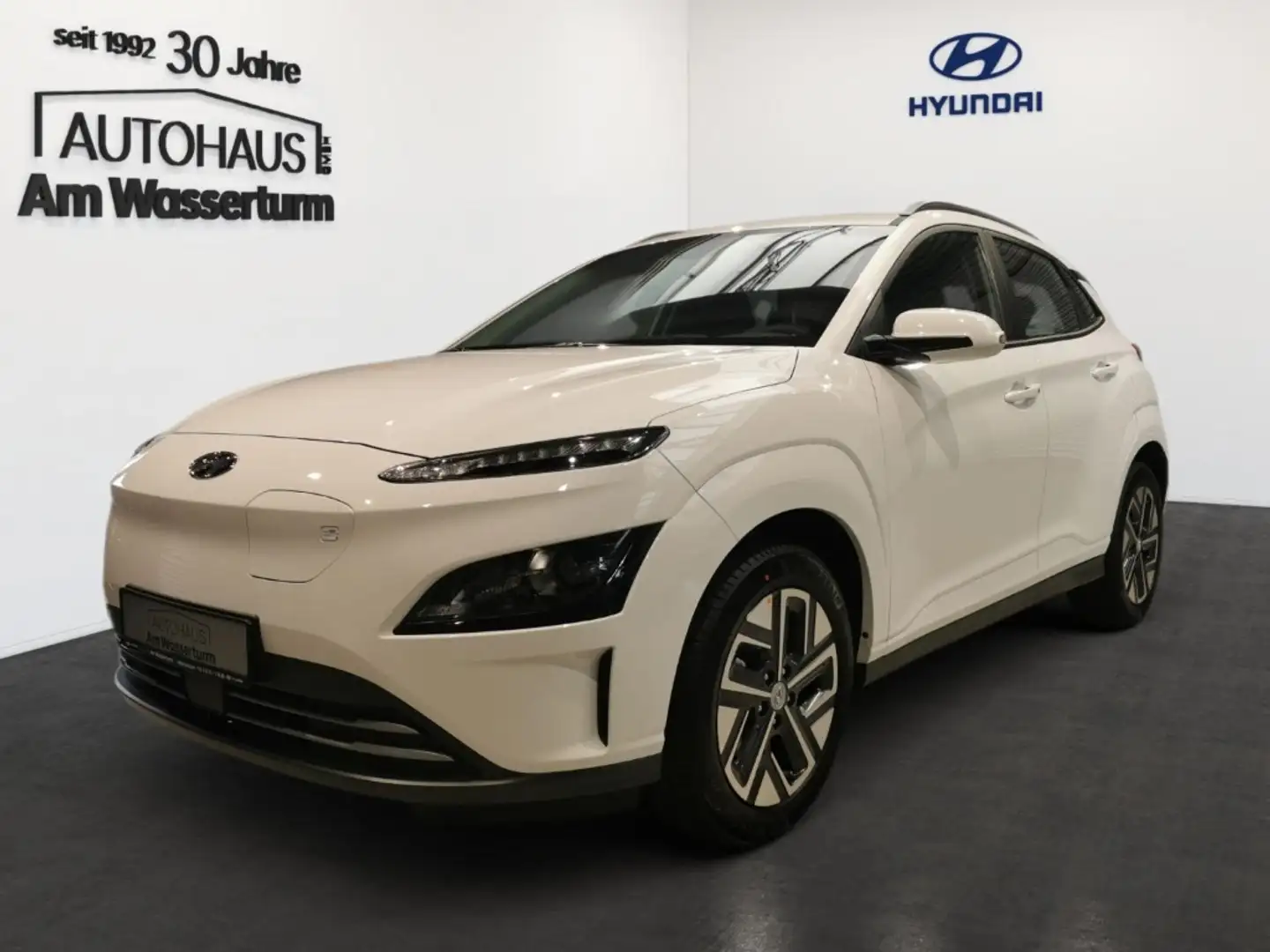Hyundai KONA Select 2WD MY23 (100KW) SELECT-PAKET Weiß - 1