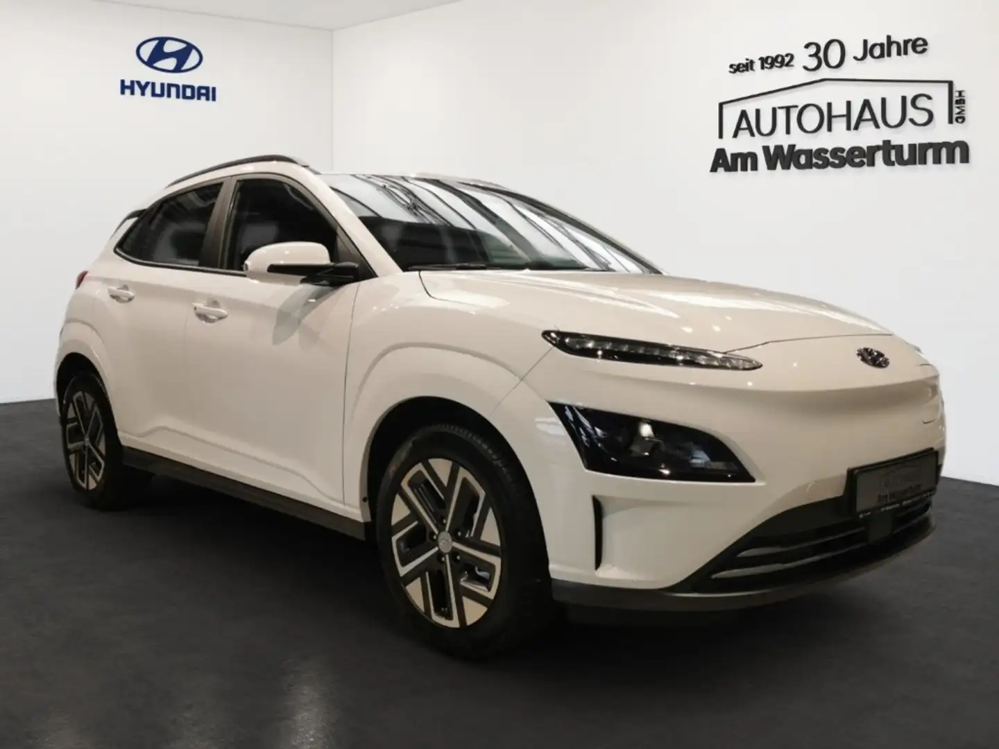 Hyundai KONA Select 2WD MY23 (100KW) SELECT-PAKET Weiß - 2
