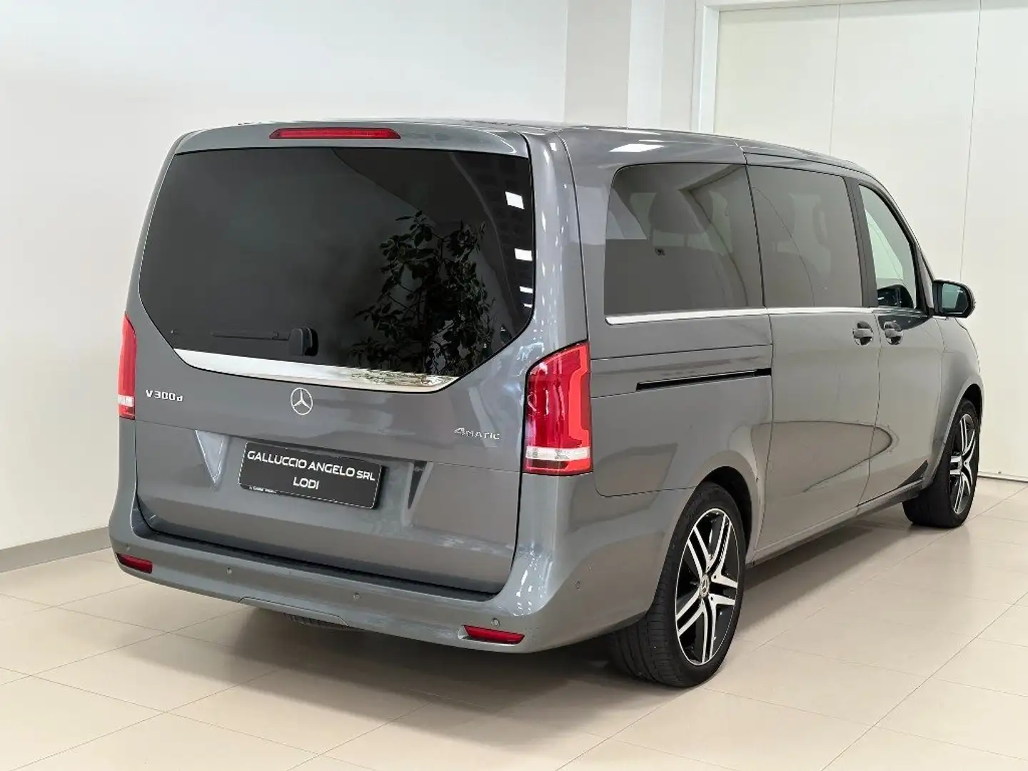 Mercedes-Benz V 300 d Automatic 4Matic Premium Long Grigio - 2