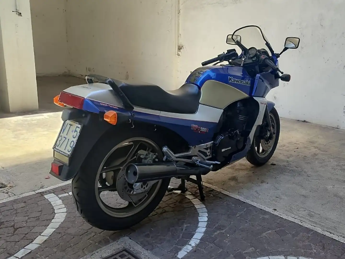 Kawasaki GPZ 900 R Blauw - 2