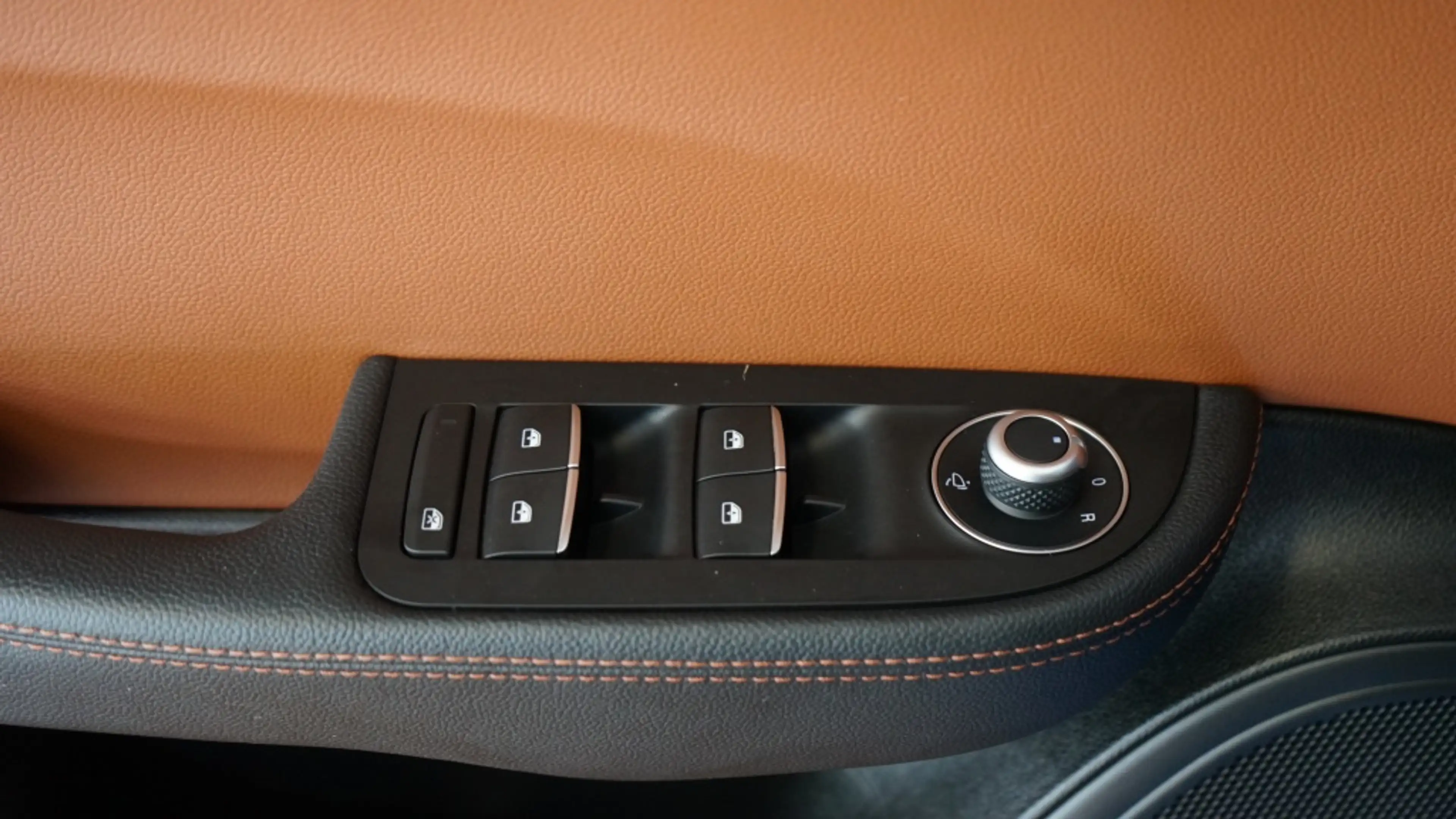 Alfa Romeo Giulia 2.0T Super | Veloce pack | Carplay | 19 inch | — photo 16