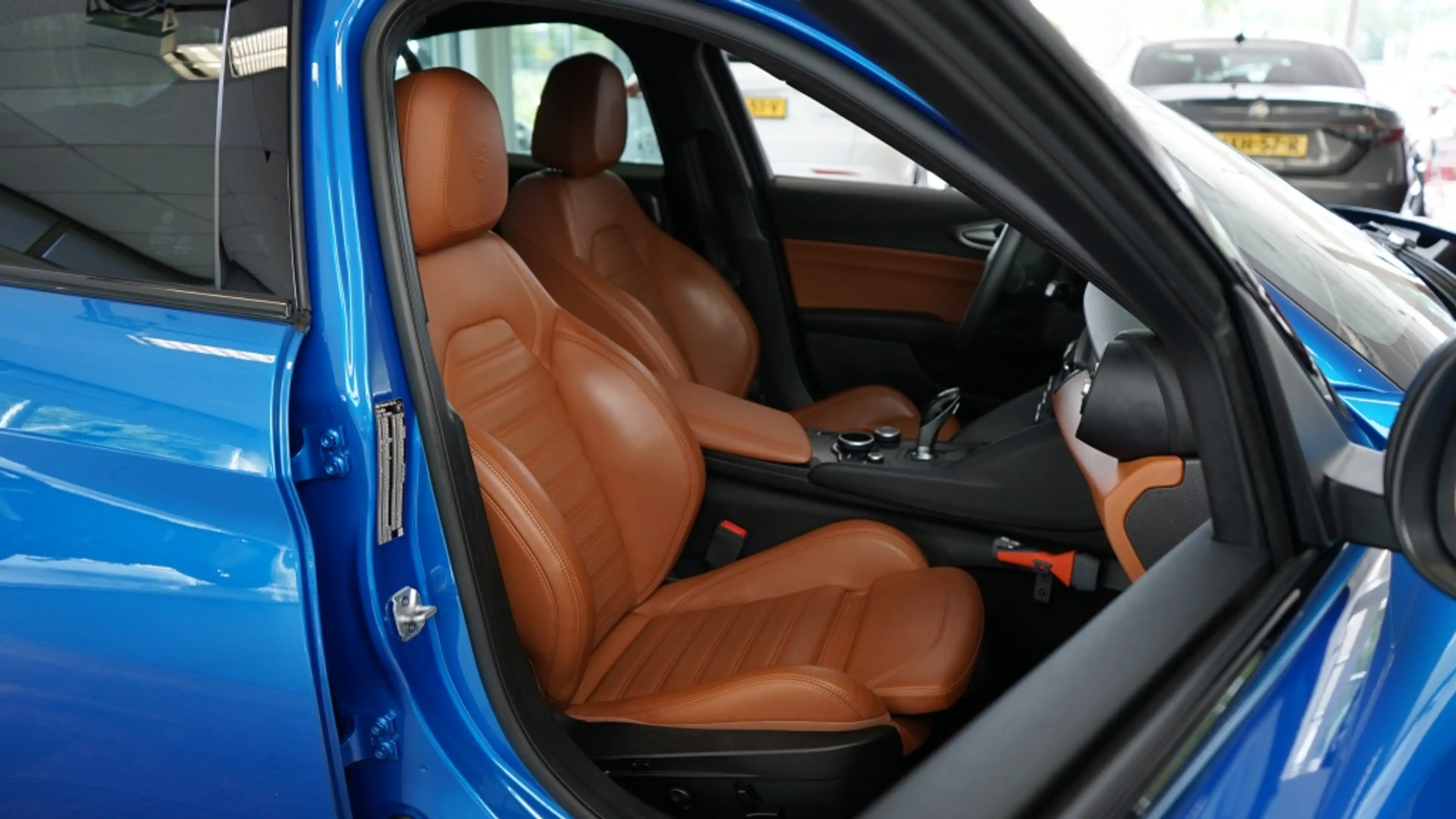 Alfa Romeo Giulia 2.0T Super | Veloce pack | Carplay | 19 inch | — photo 32