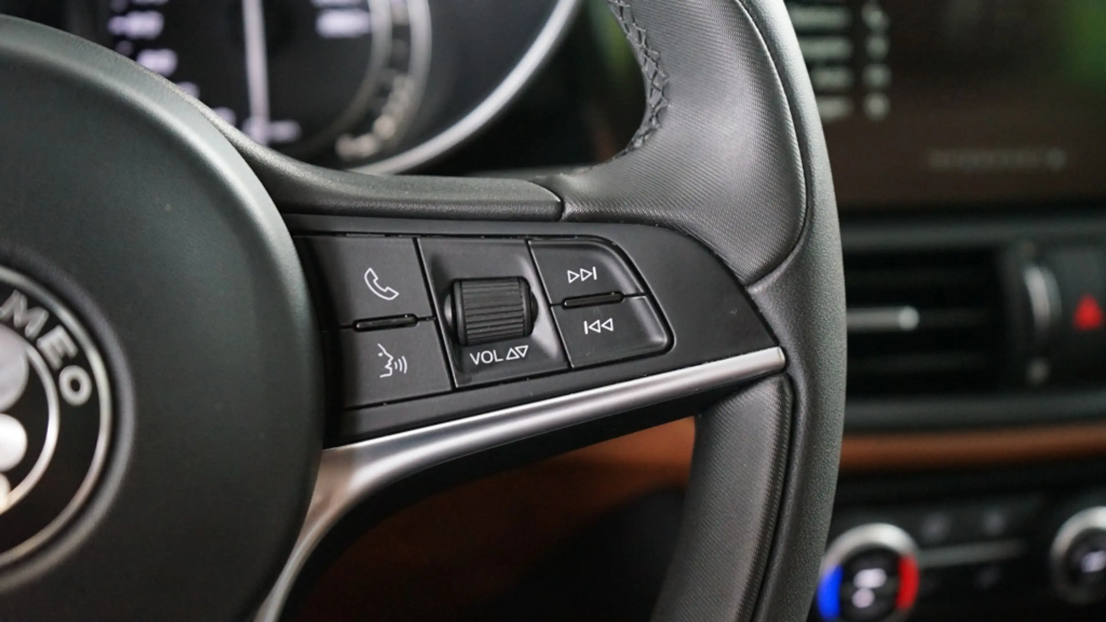Alfa Romeo Giulia 2.0T Super | Veloce pack | Carplay | 19 inch | — photo 23