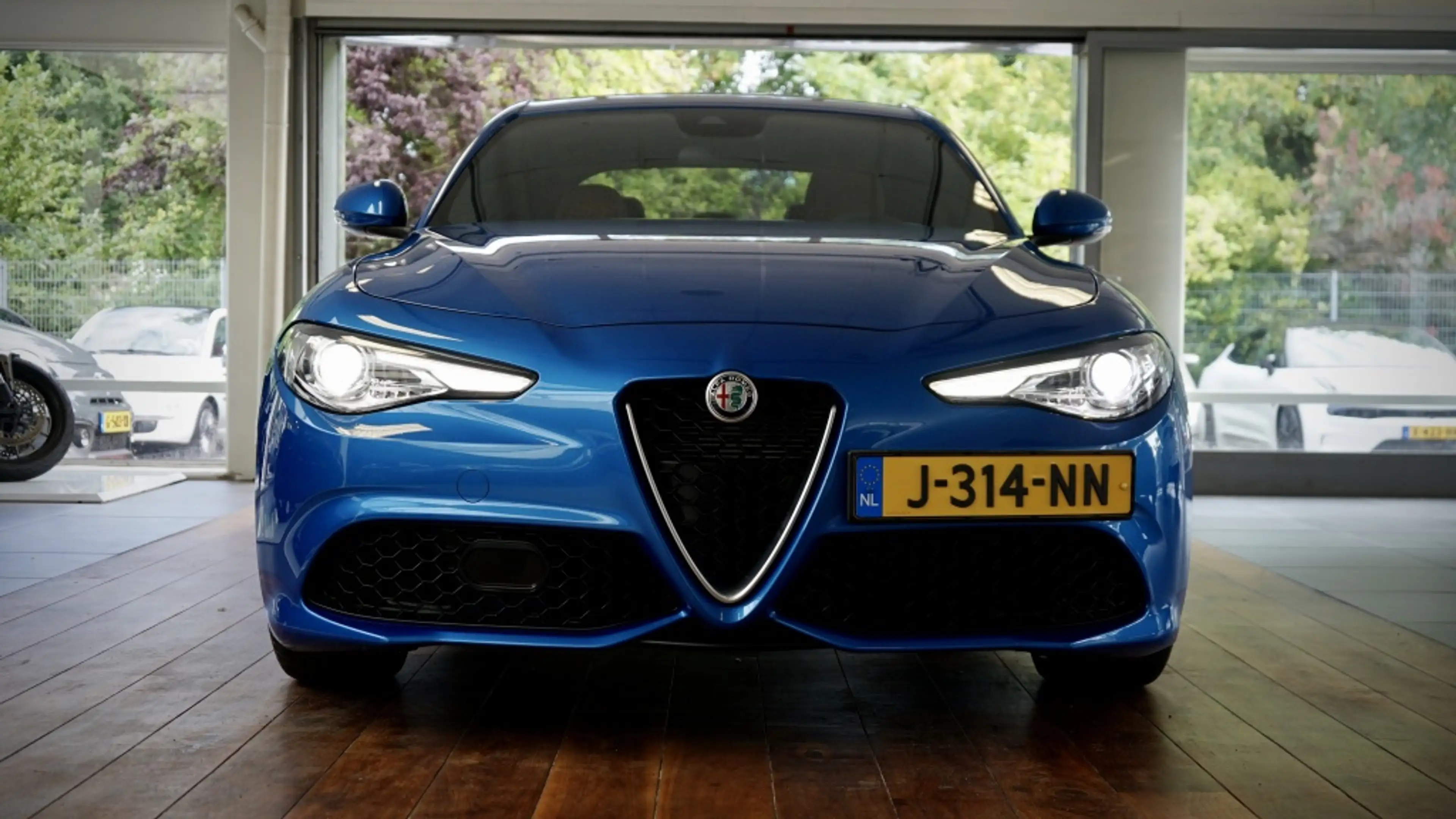 Alfa Romeo Giulia 2.0T Super | Veloce pack | Carplay | 19 inch | — photo 3