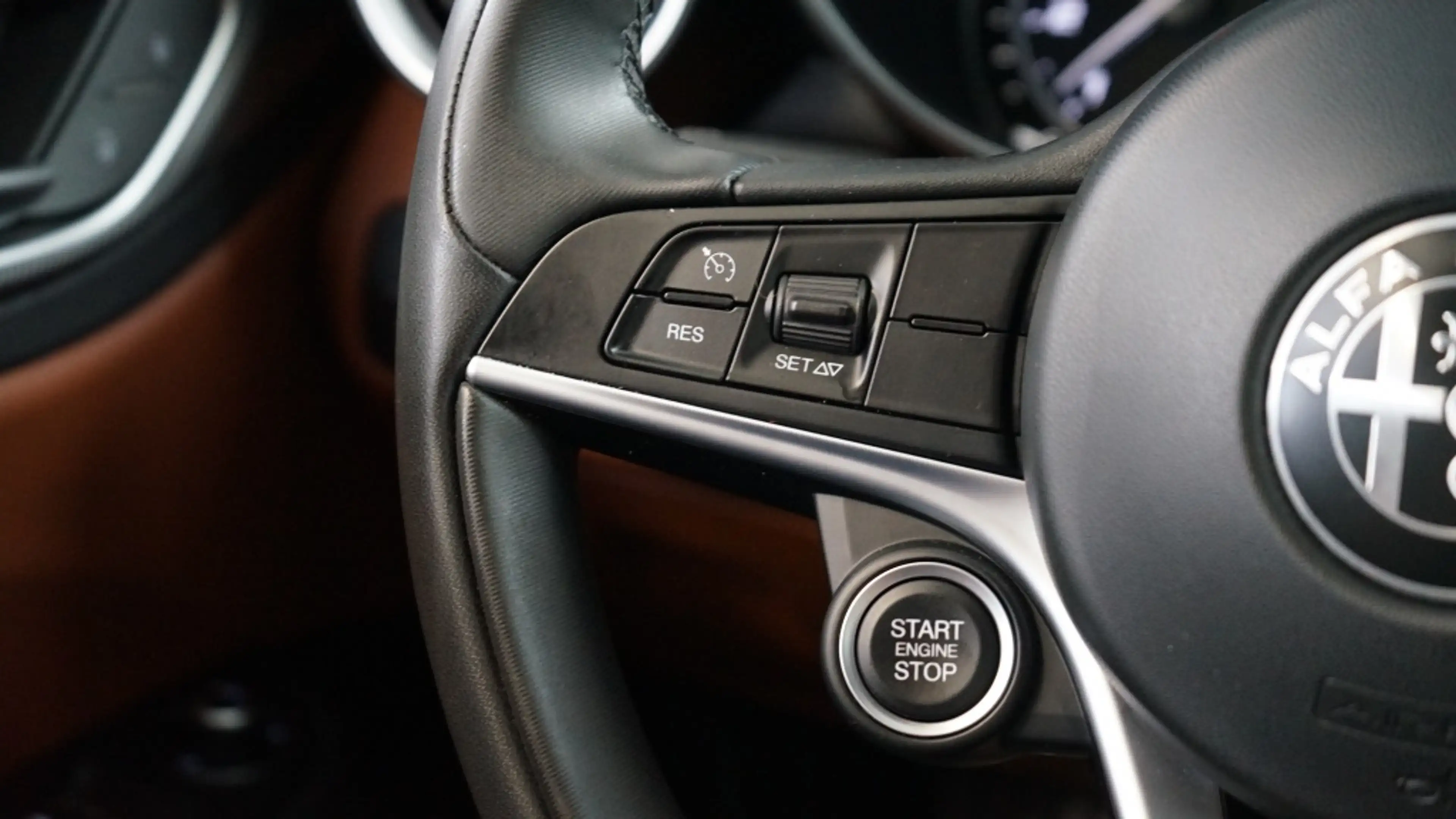 Alfa Romeo Giulia 2.0T Super | Veloce pack | Carplay | 19 inch | — photo 22