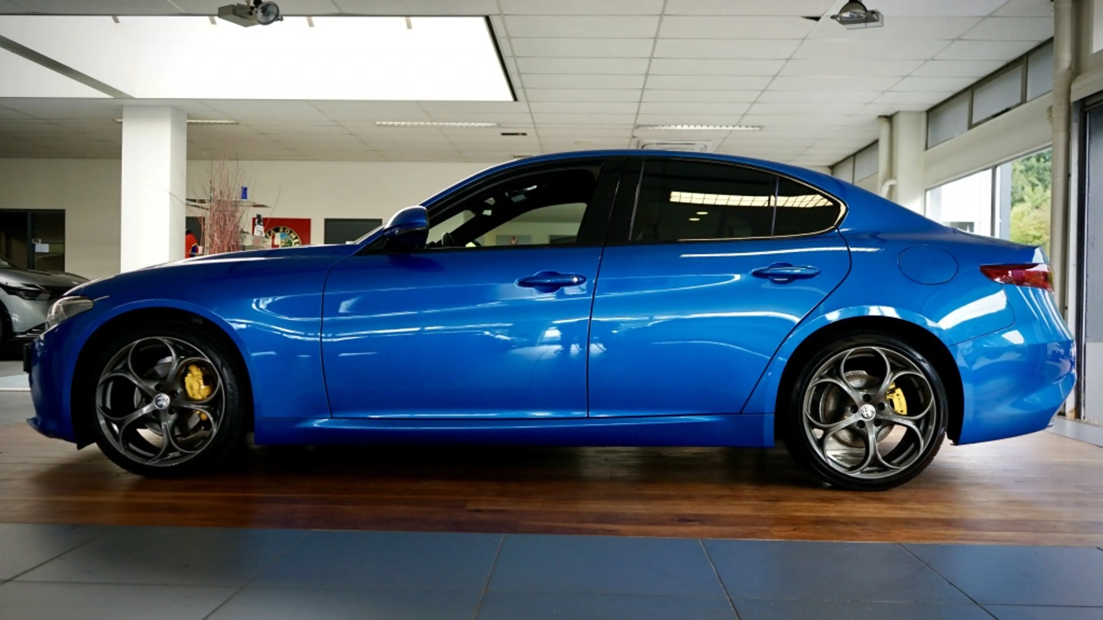 Alfa Romeo Giulia 2.0T Super | Veloce pack | Carplay | 19 inch | — photo 7
