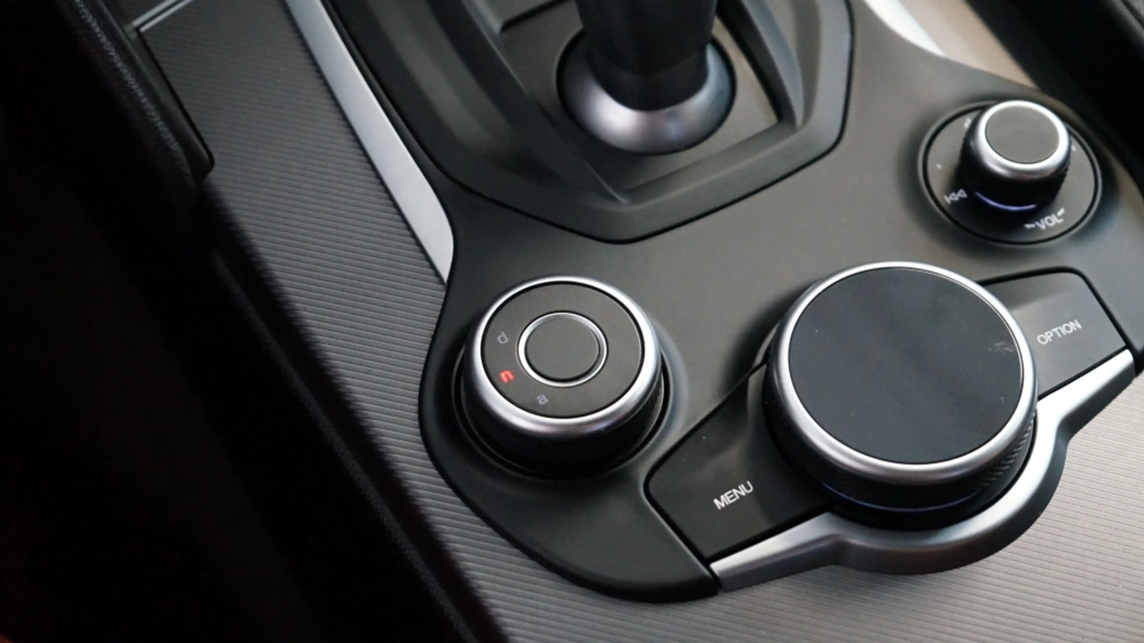 Alfa Romeo Giulia 2.0T Super | Veloce pack | Carplay | 19 inch | — photo 29