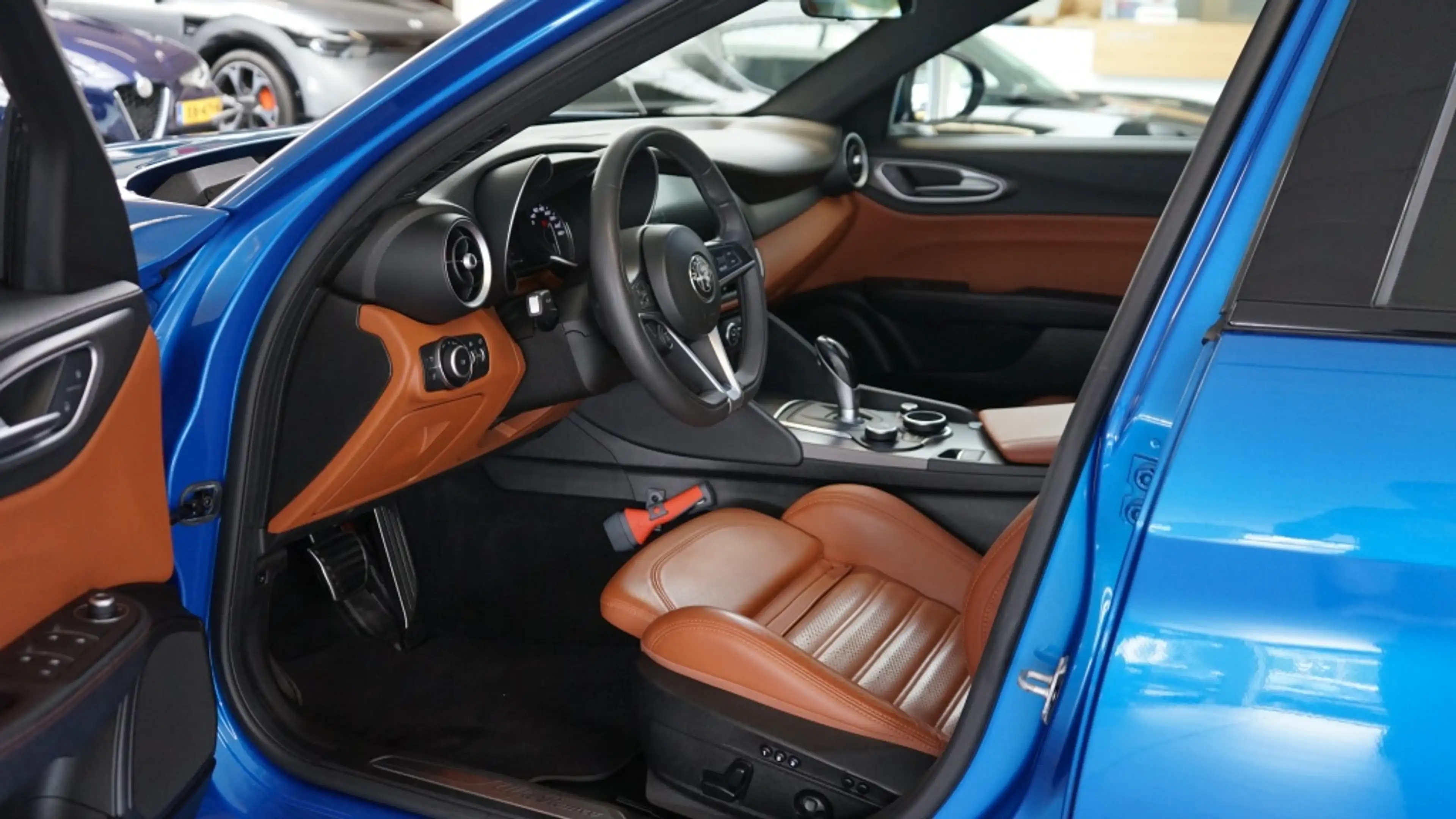 Alfa Romeo Giulia 2.0T Super | Veloce pack | Carplay | 19 inch | — photo 14