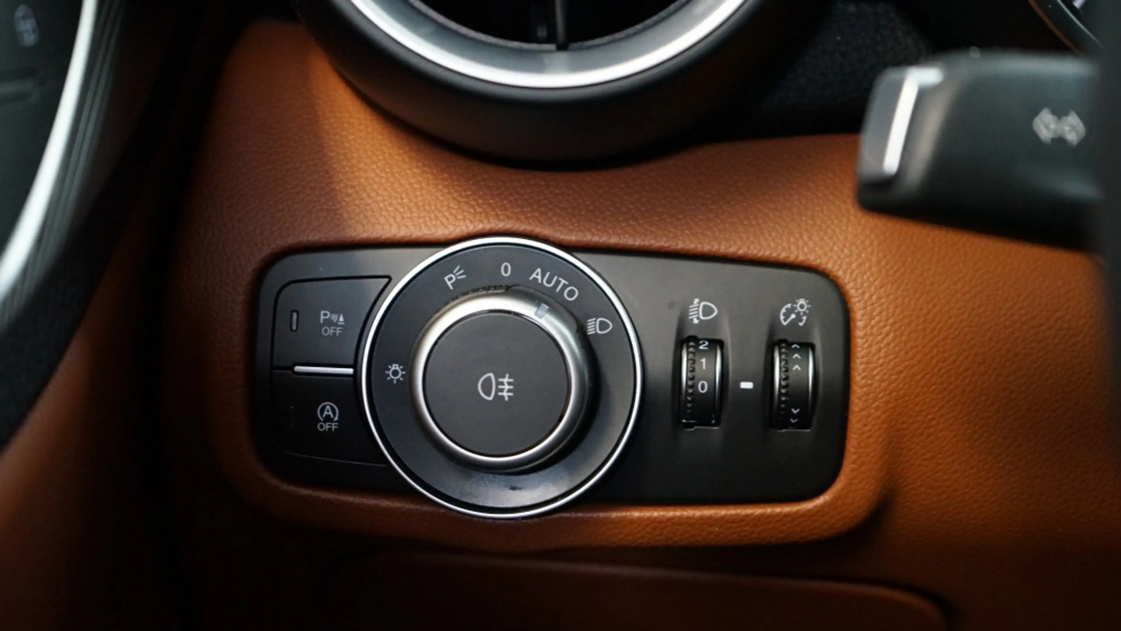 Alfa Romeo Giulia 2.0T Super | Veloce pack | Carplay | 19 inch | — photo 21
