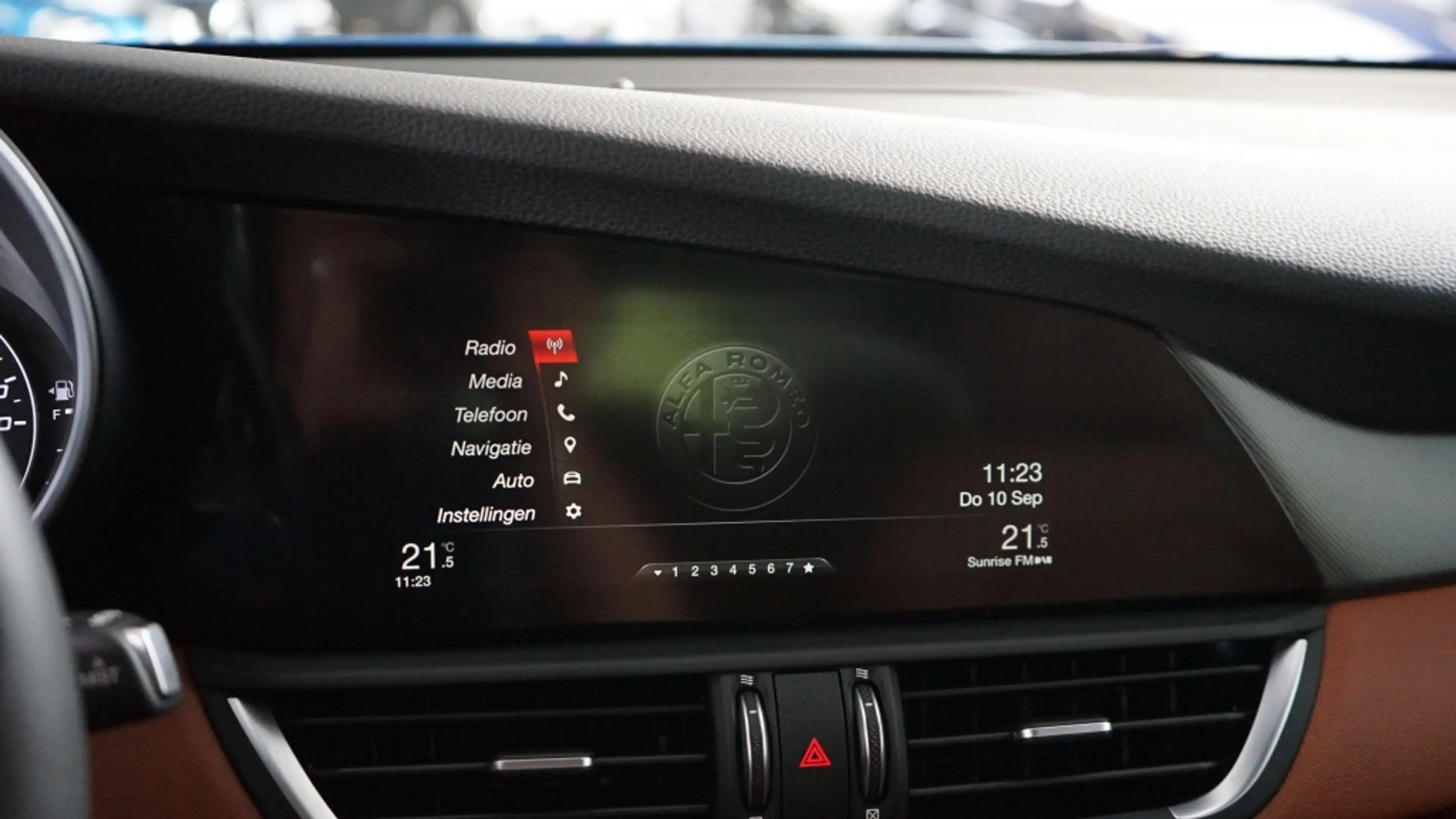 Alfa Romeo Giulia 2.0T Super | Veloce pack | Carplay | 19 inch | — photo 25