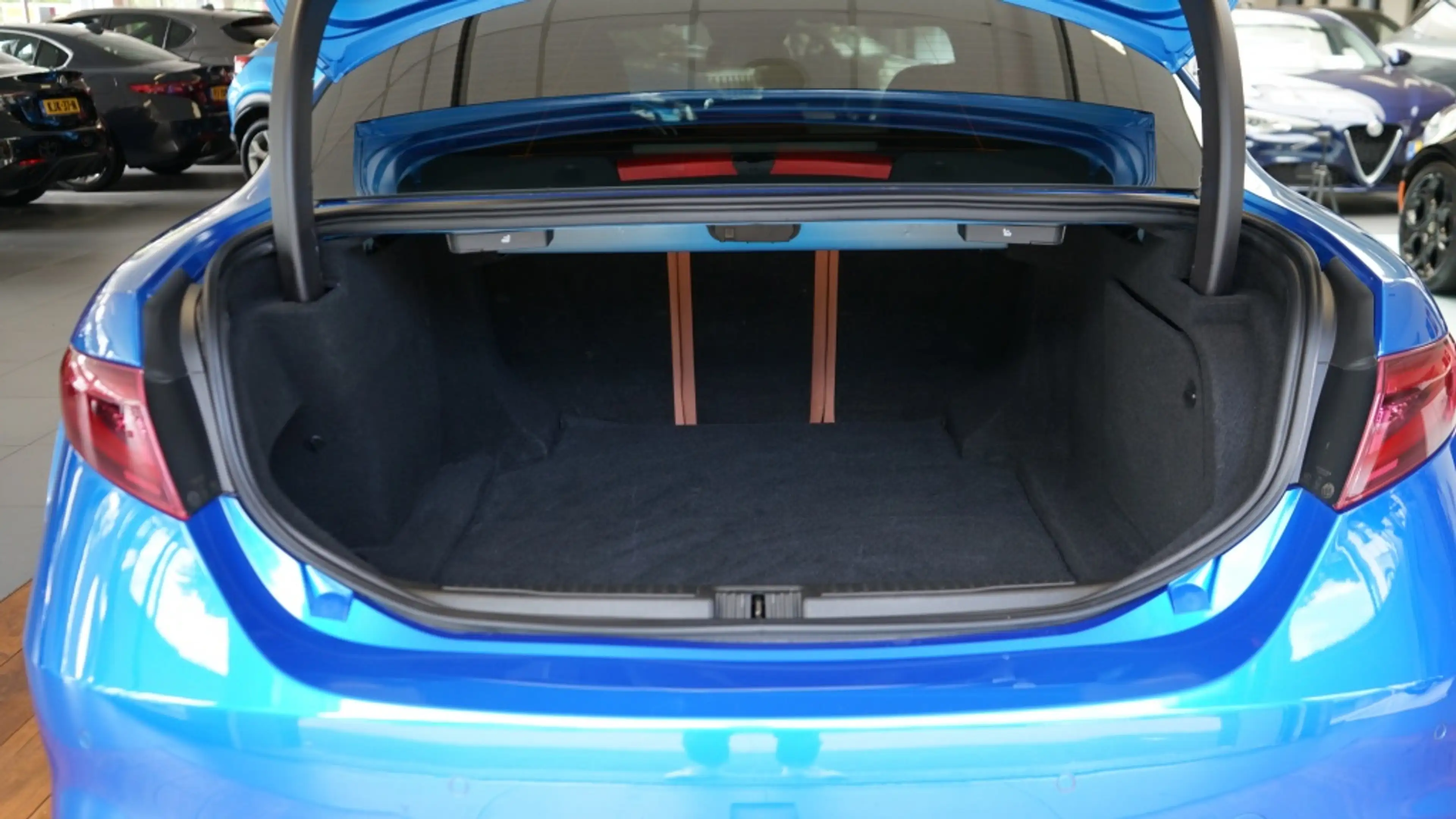 Alfa Romeo Giulia 2.0T Super | Veloce pack | Carplay | 19 inch | — photo 15