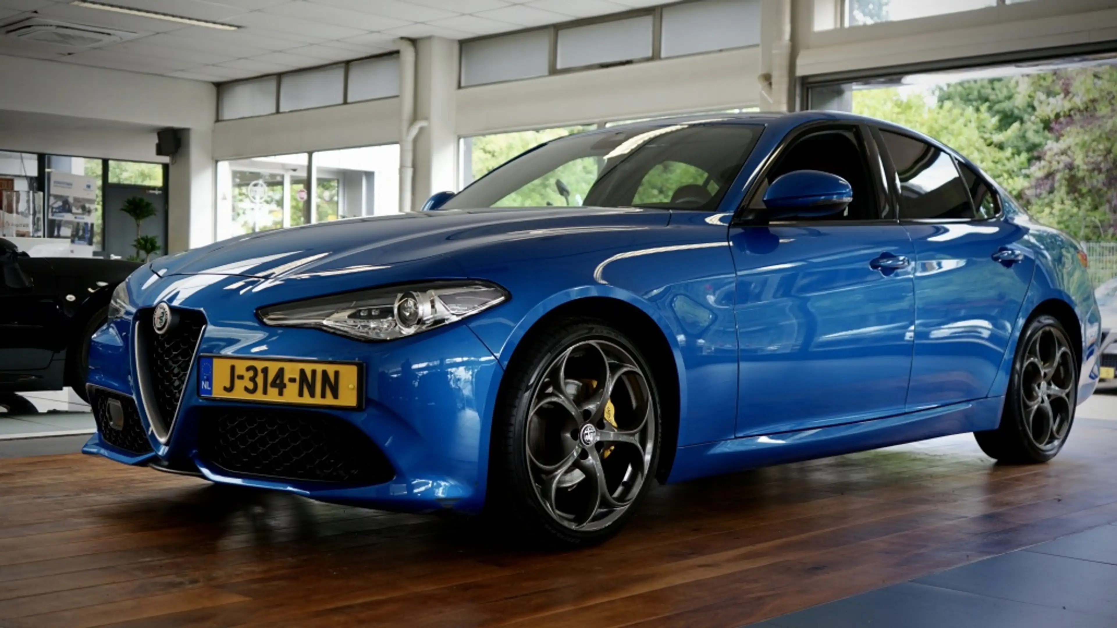 Alfa Romeo Giulia 2.0T Super | Veloce pack | Carplay | 19 inch | — photo 5