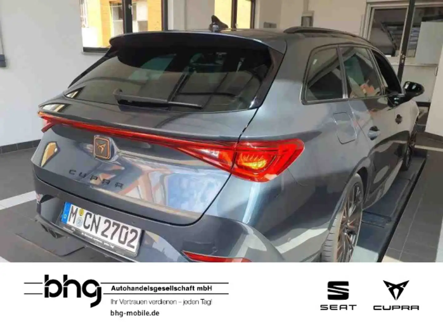 SEAT Leon Sportstourer 2.0 TSI 4Drive DSG VZ Grau - 2