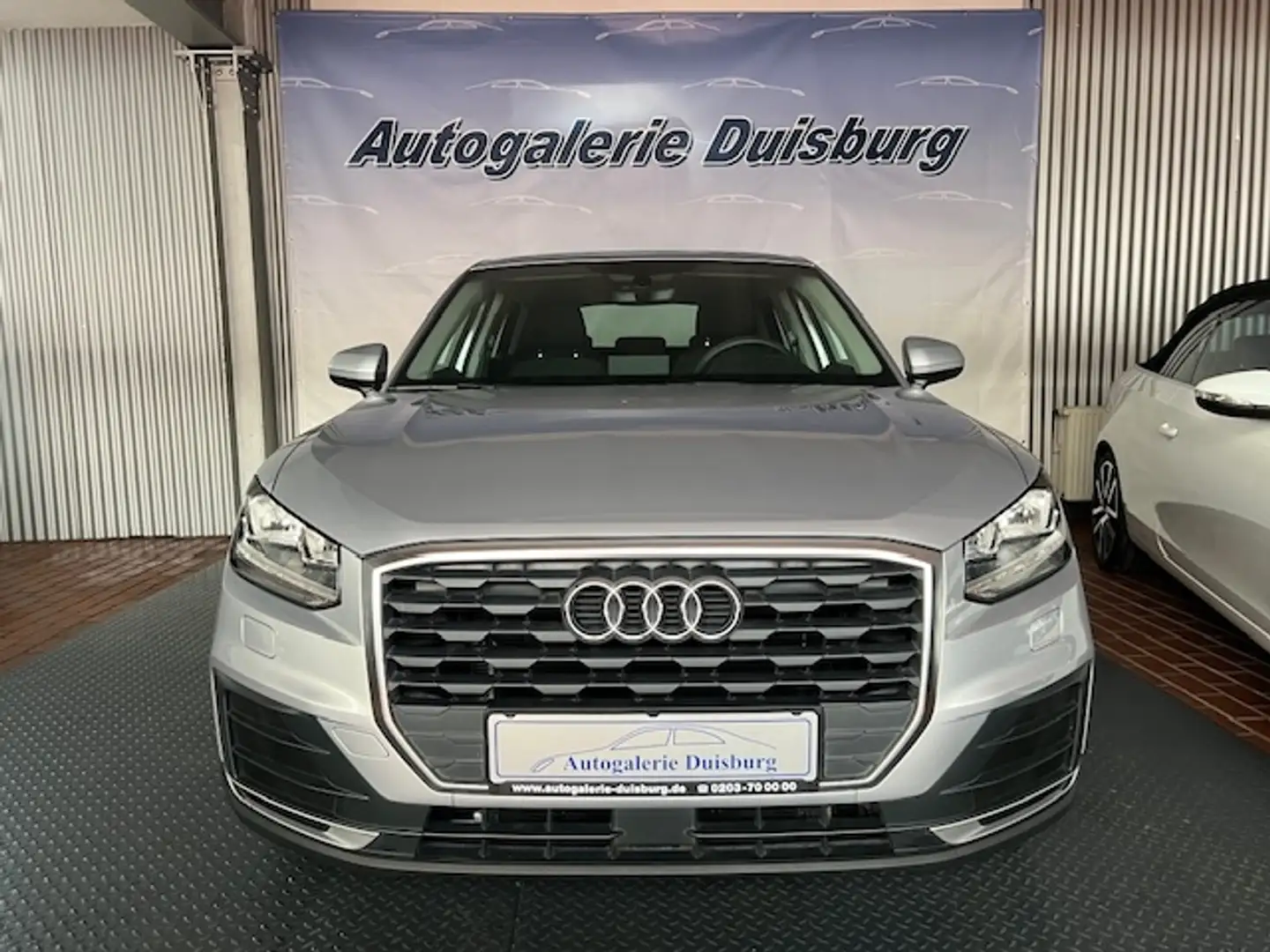 Audi Q2 30 TFSI AHK digit.Cockpit SHZ PDC Temp Regensensor Silber - 2