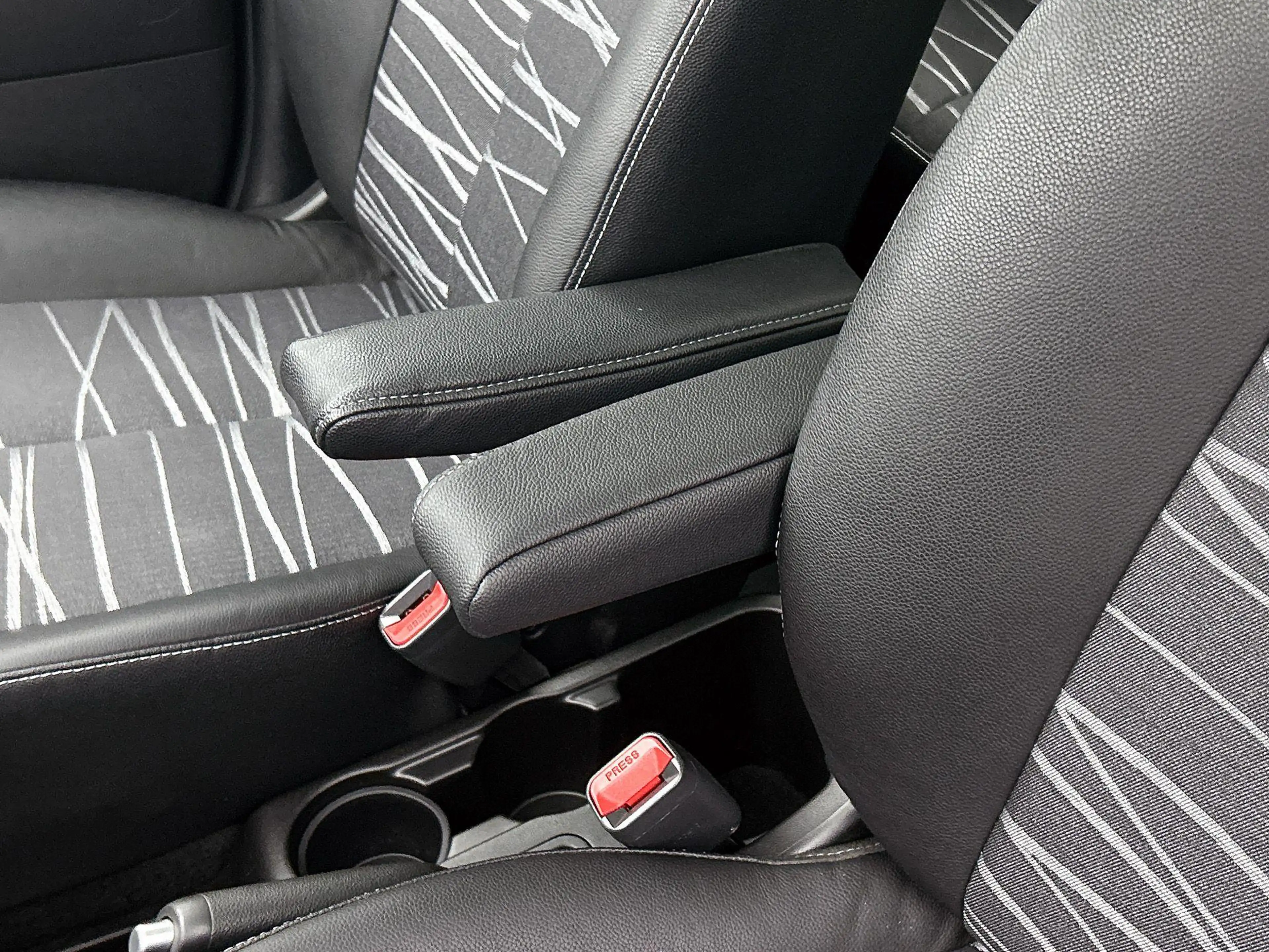 Kia Venga 1.6 CVVT ExecutiveLine | Camera | Parkeersensoren — photo 9