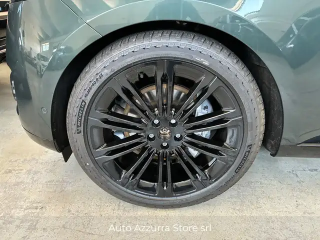 Land Rover Range Rover view 3