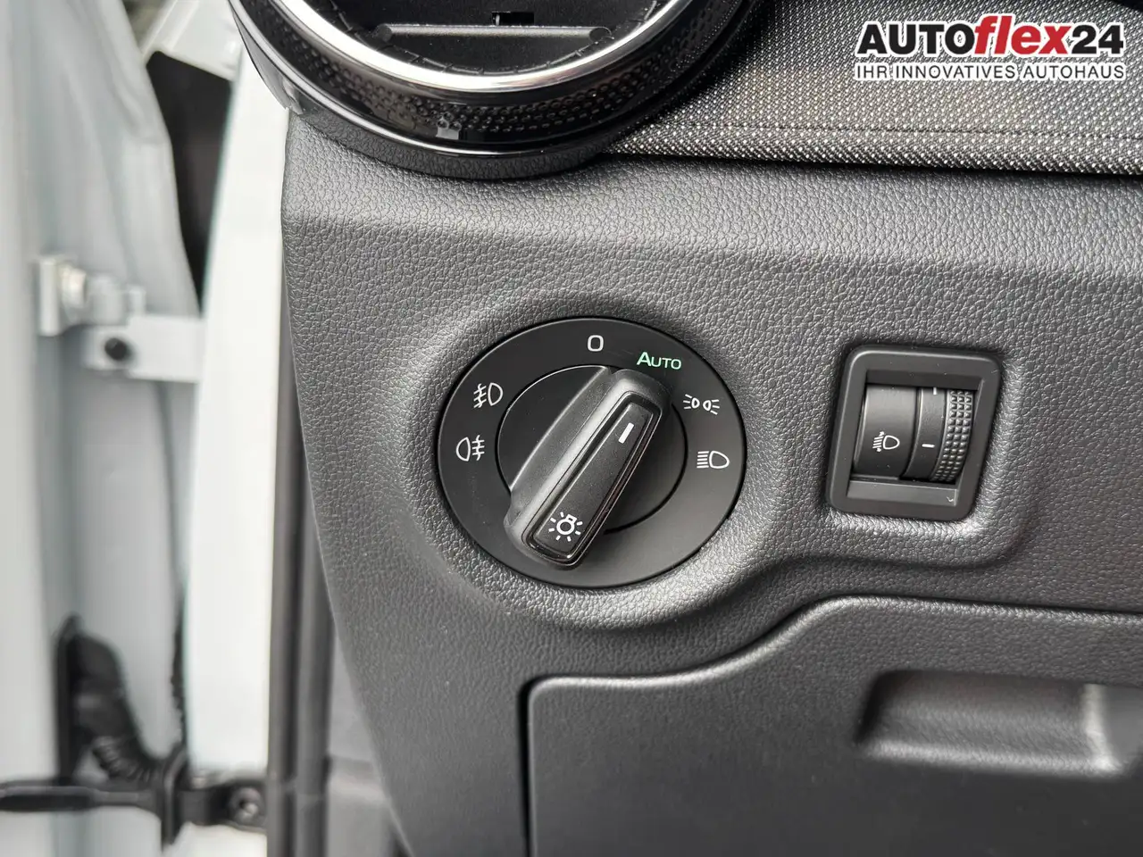 Skoda Fabia Extra Plus 1,0 TSI DSG 2 ZoKlima Navigation x E..., миниатюра 24