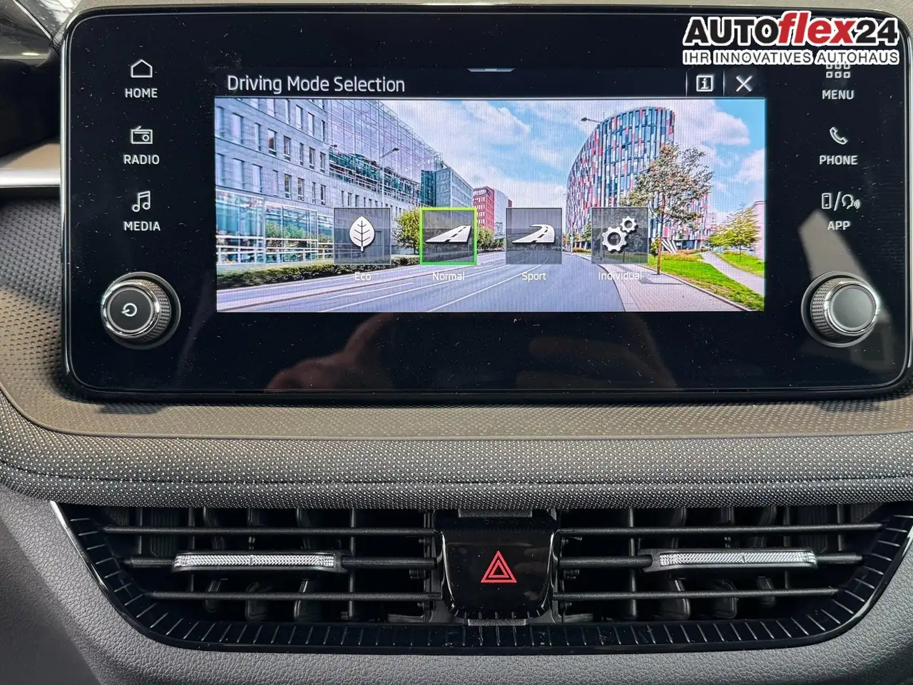 Skoda Fabia Extra Plus 1,0 TSI DSG 2 ZoKlima Navigation x E..., миниатюра 21