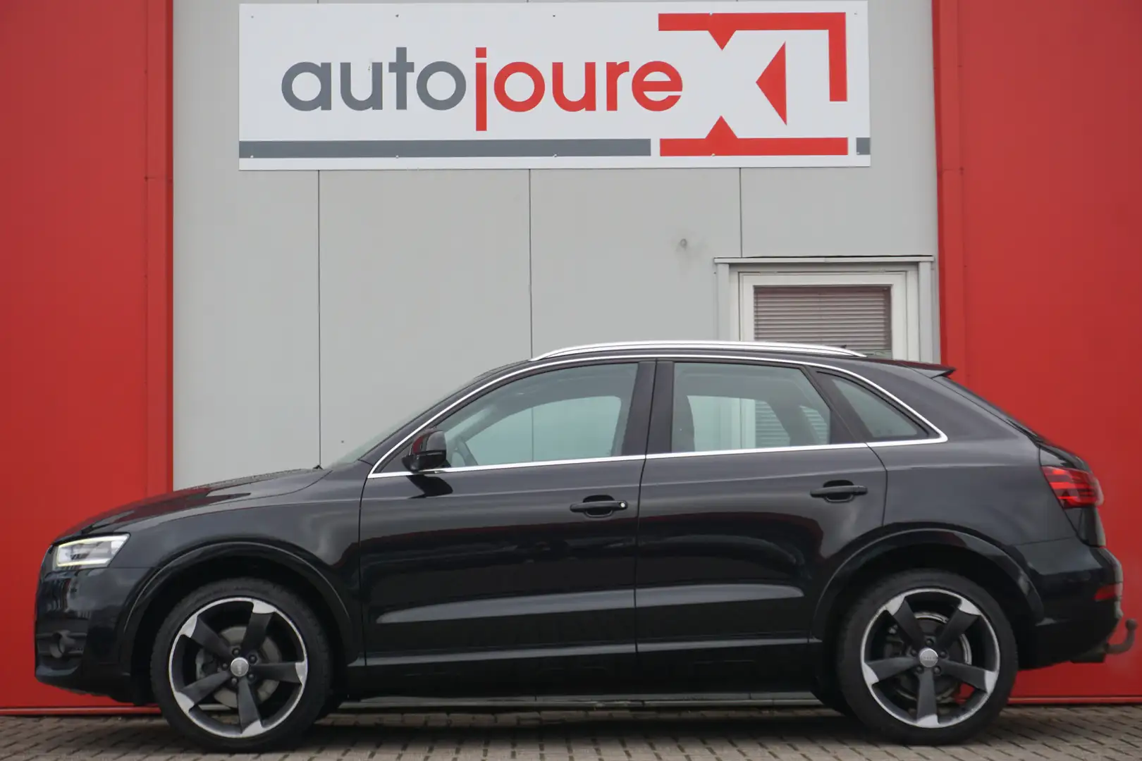 Audi Q3 2.0 TFSI Quattro Pro Line | Automaat | Navigatie | Zwart - 2