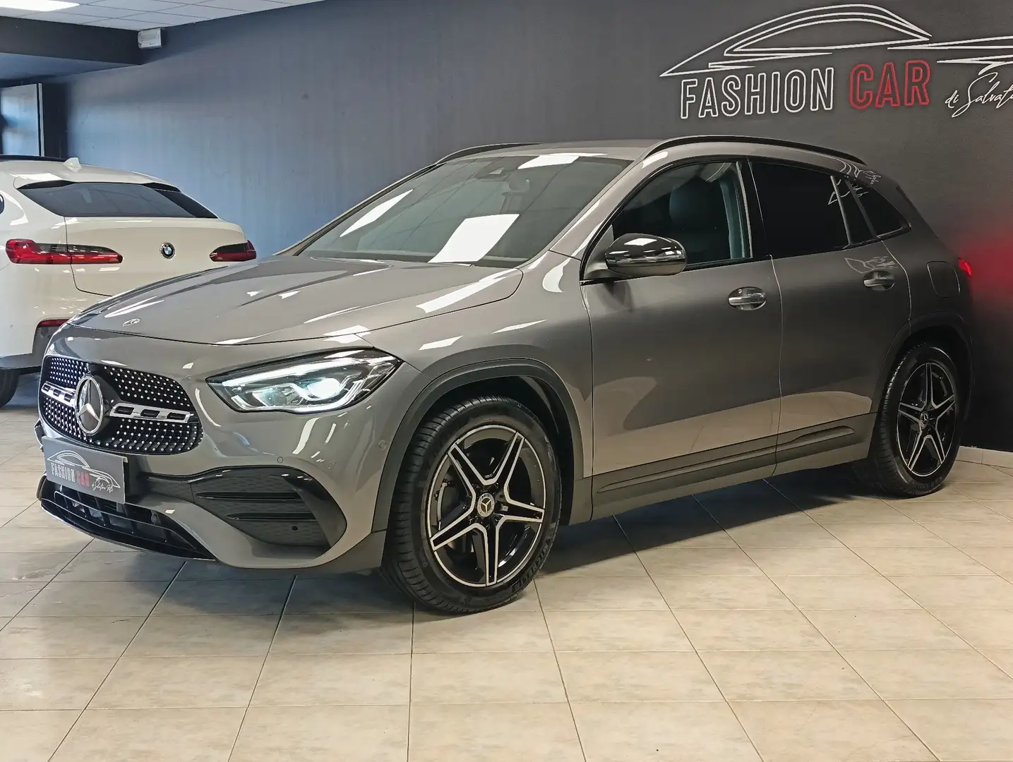 Mercedes-Benz GLA 200 GLA-H247 2020 d Premium 4matic auto Grau - 2