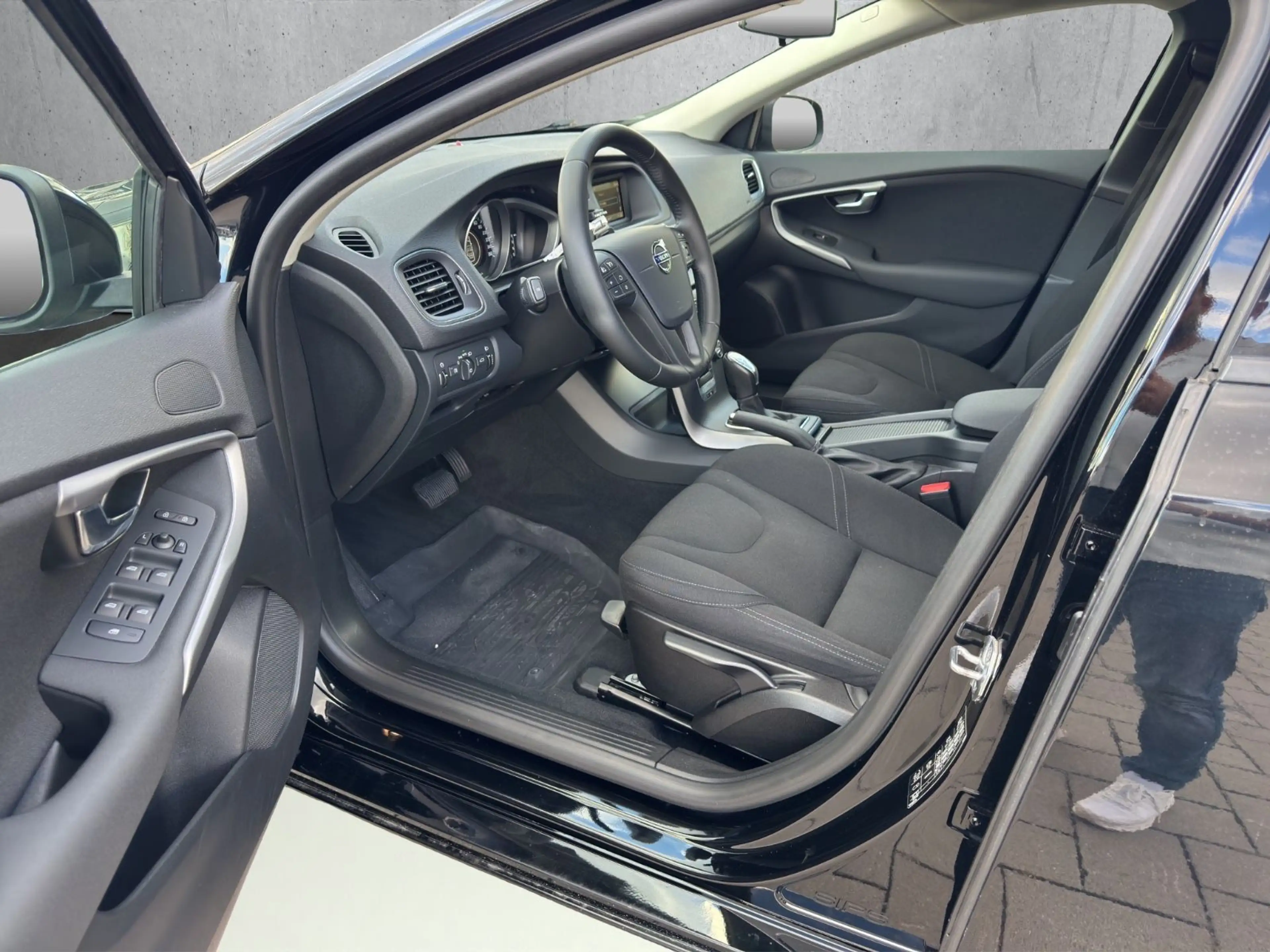 Volvo V40 Kinetic°Automatik°Sitzheizung°PDC°Euro6° — photo 10