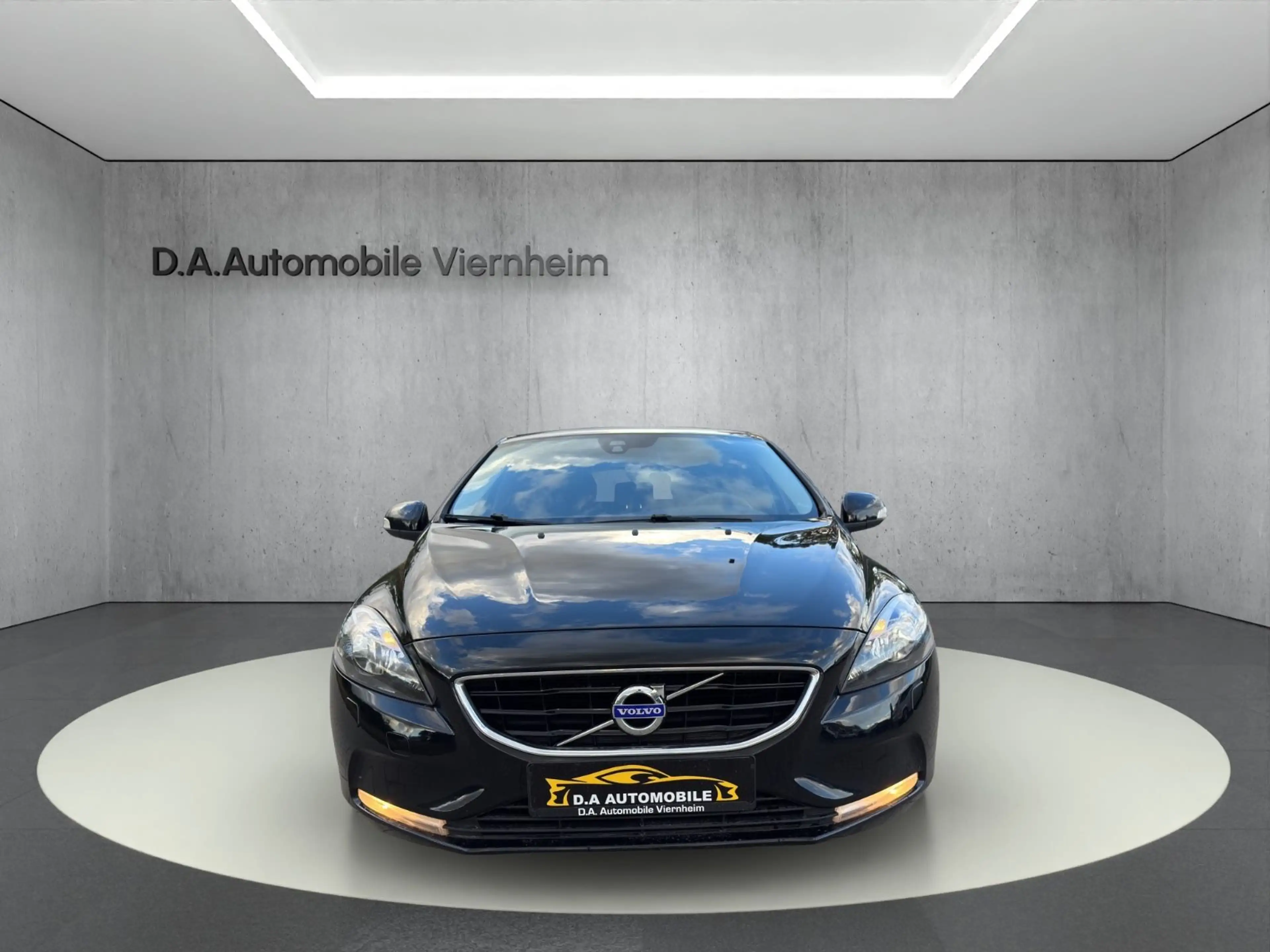 Volvo V40 Kinetic°Automatik°Sitzheizung°PDC°Euro6° — photo 2