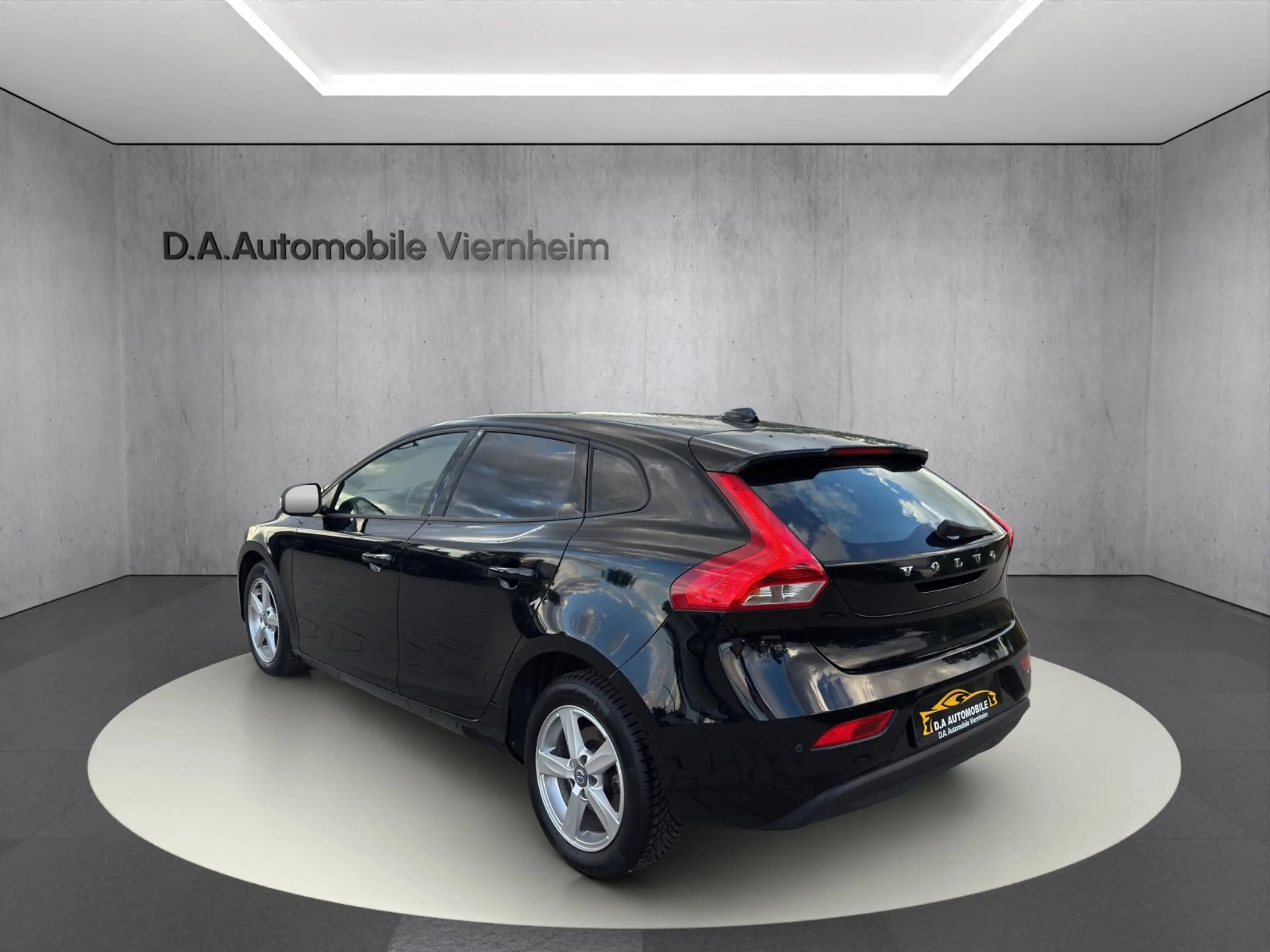 Volvo V40 Kinetic°Automatik°Sitzheizung°PDC°Euro6° — photo 4