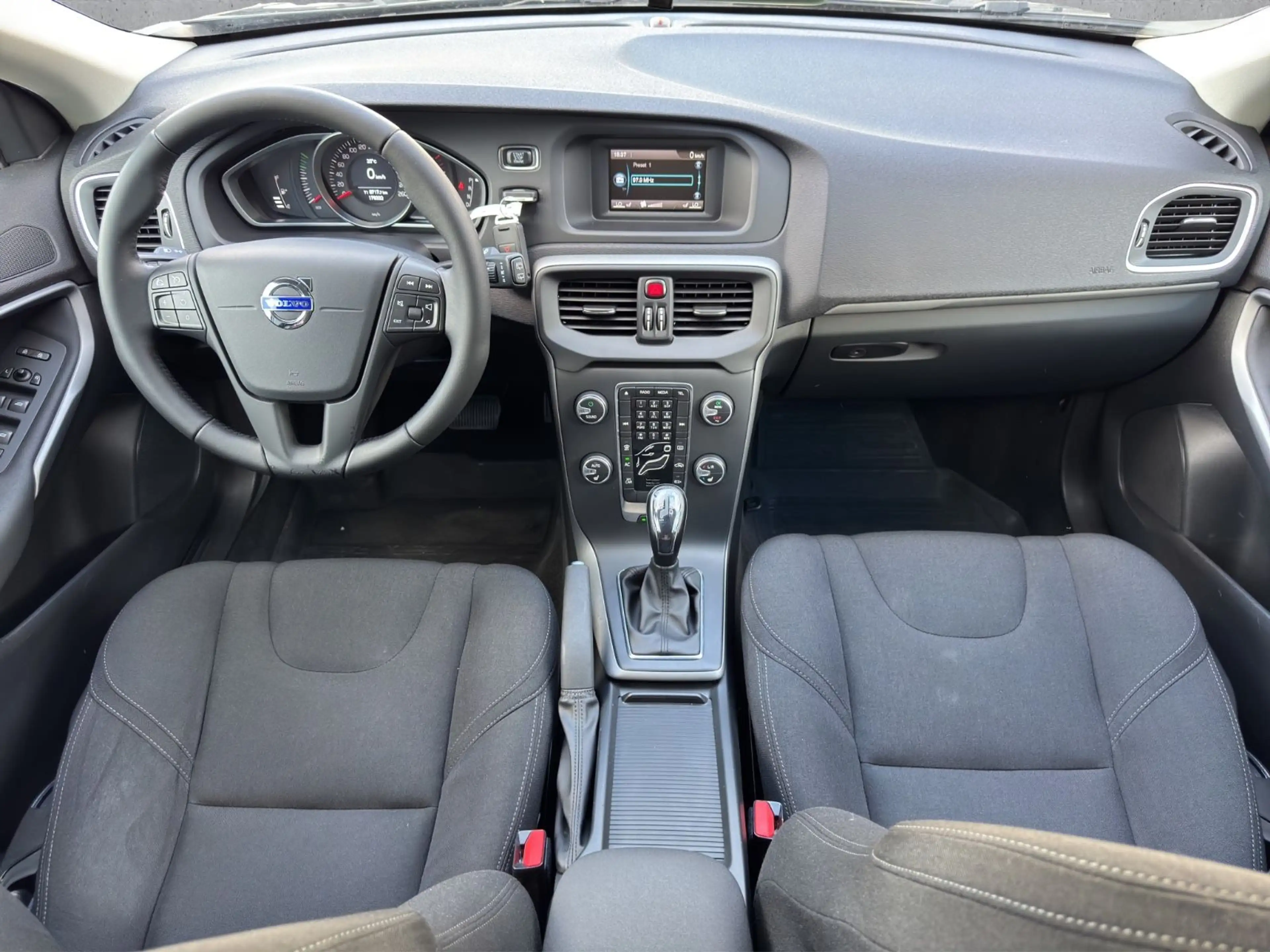 Volvo V40 Kinetic°Automatik°Sitzheizung°PDC°Euro6° — photo 14