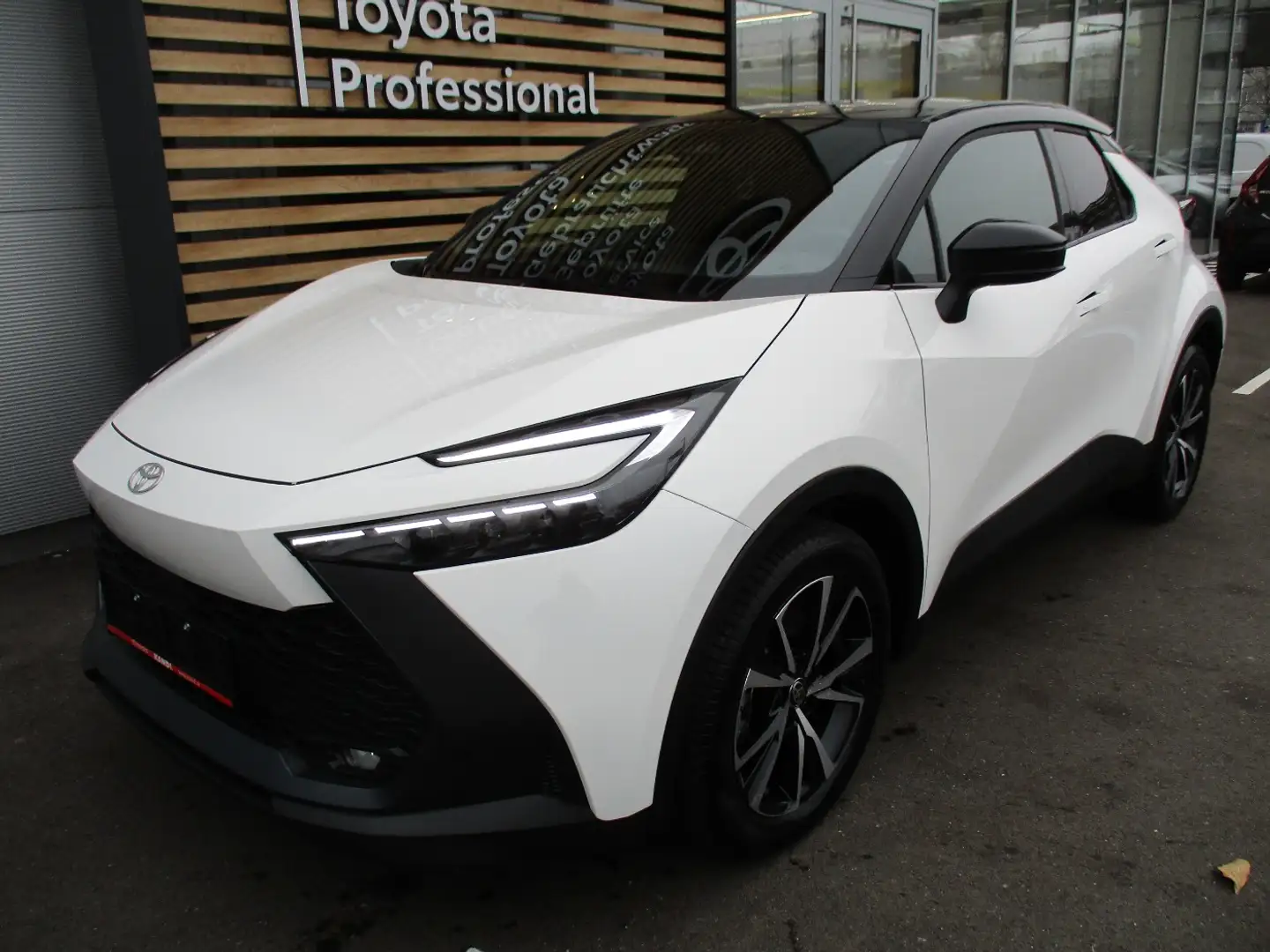 Toyota C-HR 2.0 Plug-In Hybrid E-CVT Active Drive Weiß - 2