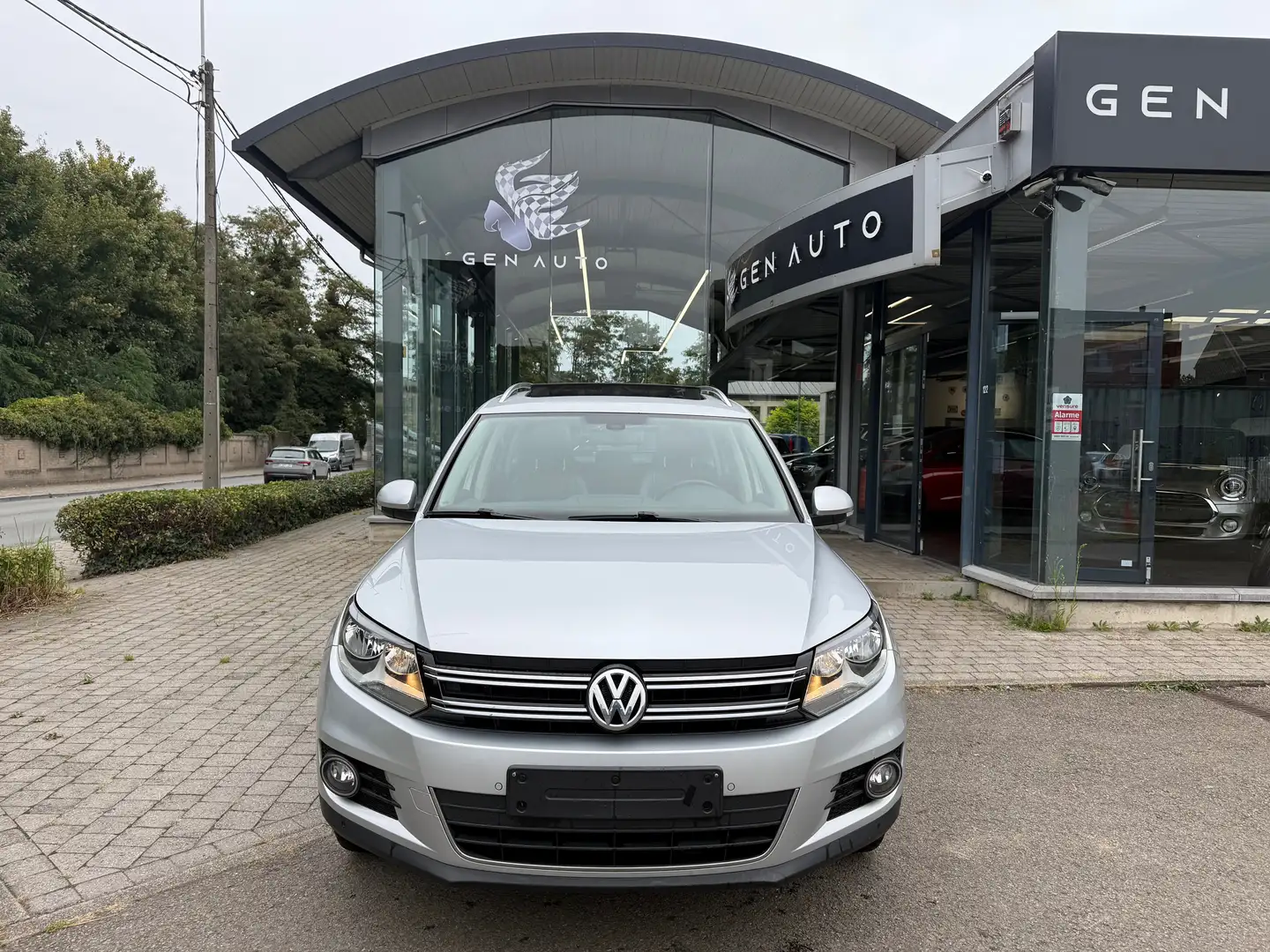 Volkswagen Tiguan 2.0CR TDi 4Motion Sport Toit Ouvrant Pano. PDC GPS Argent - 2