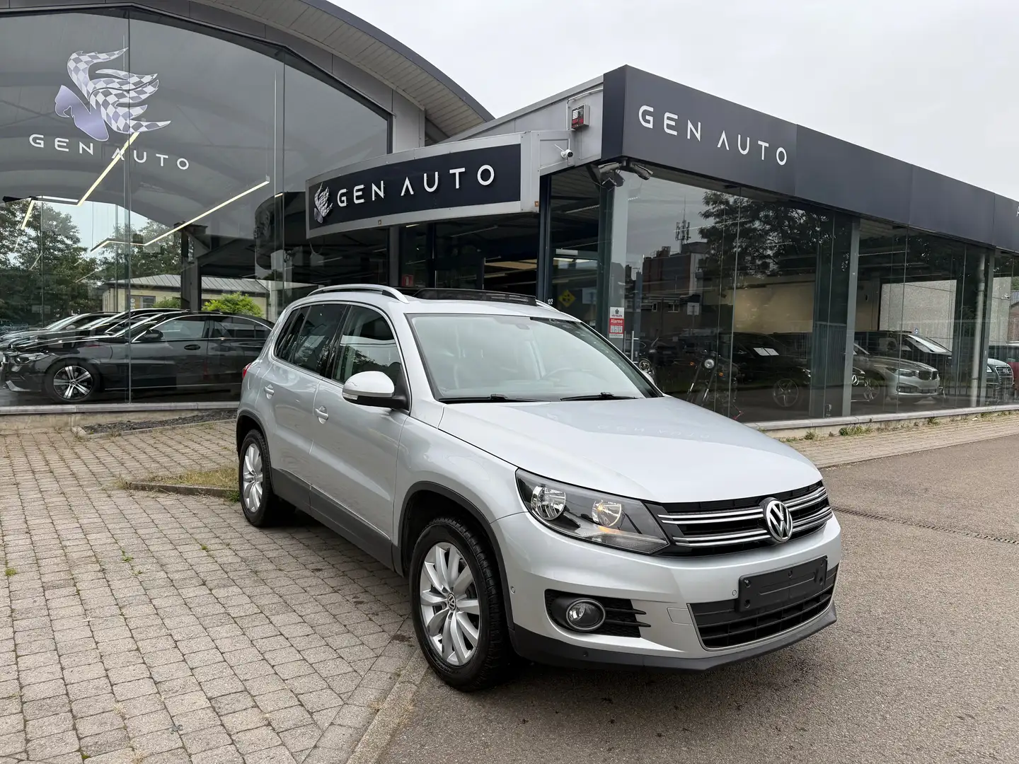 Volkswagen Tiguan 2.0CR TDi 4Motion Sport Toit Ouvrant Pano. PDC GPS Argent - 1