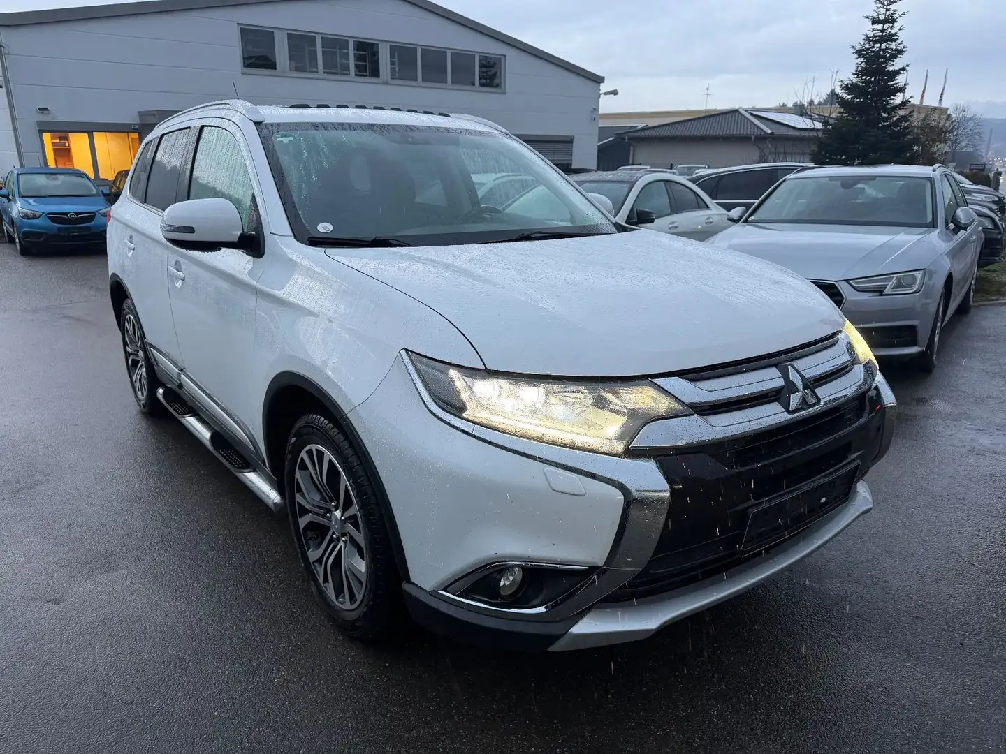 Mitsubishi Outlander Top 4WD*NEU*TÜV*NAVI*7Sitze*AUTOMATIk* Alb - 1
