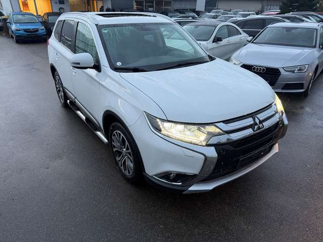 Mitsubishi Outlander Top 4WD*NEU*TÜV*NAVI*7Sitze*AUTOMATIk*