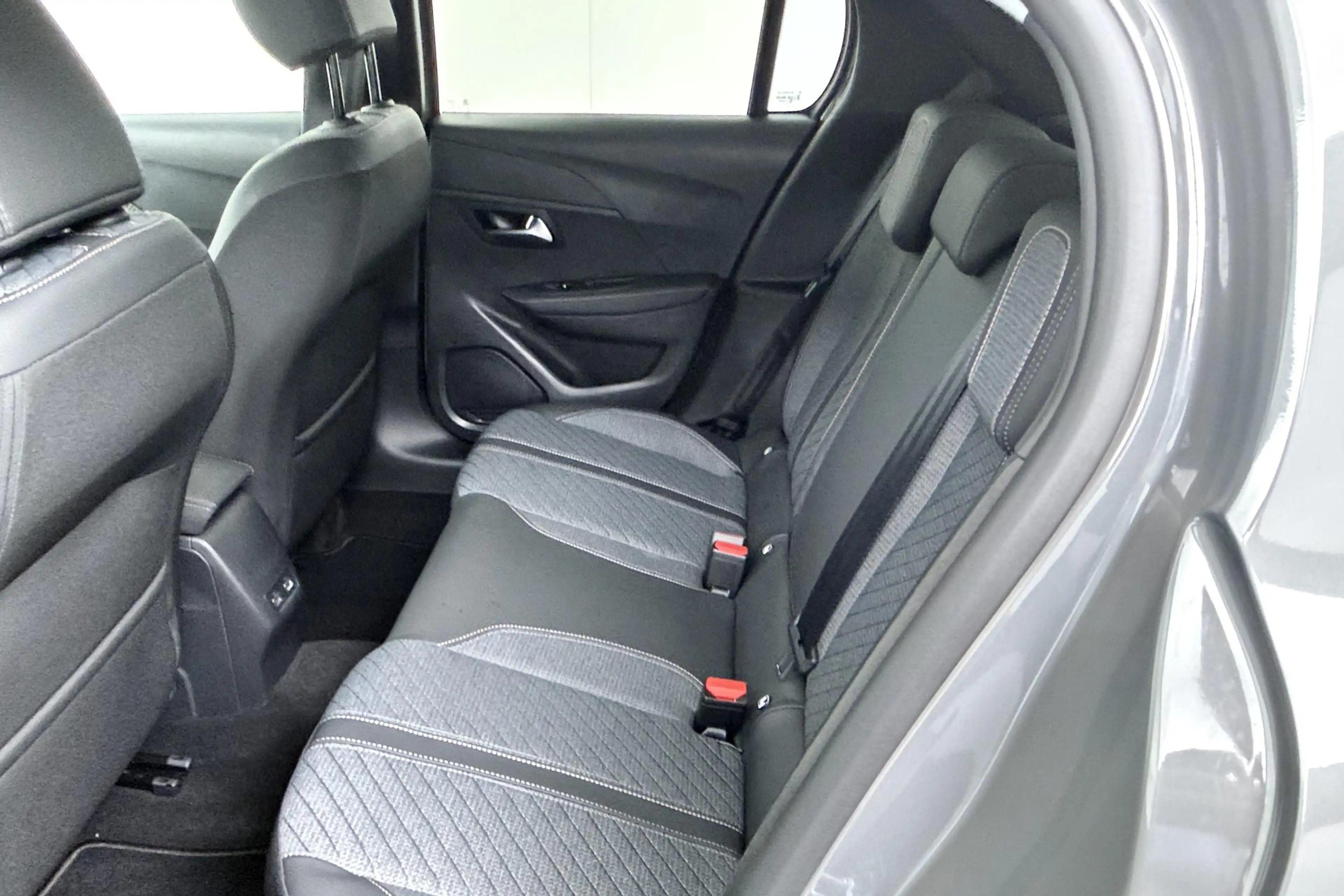 Peugeot e-208 EV Allure 51 kWh | Navigation Pack | Vision Pack | — photo 14