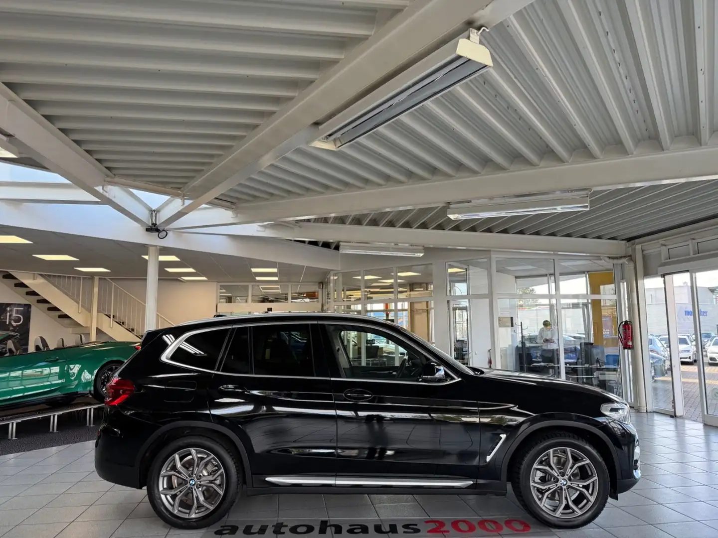 BMW X3 xDrive 20d xLine AUT./LED/AHK/STANDHE./DAB Noir - 2