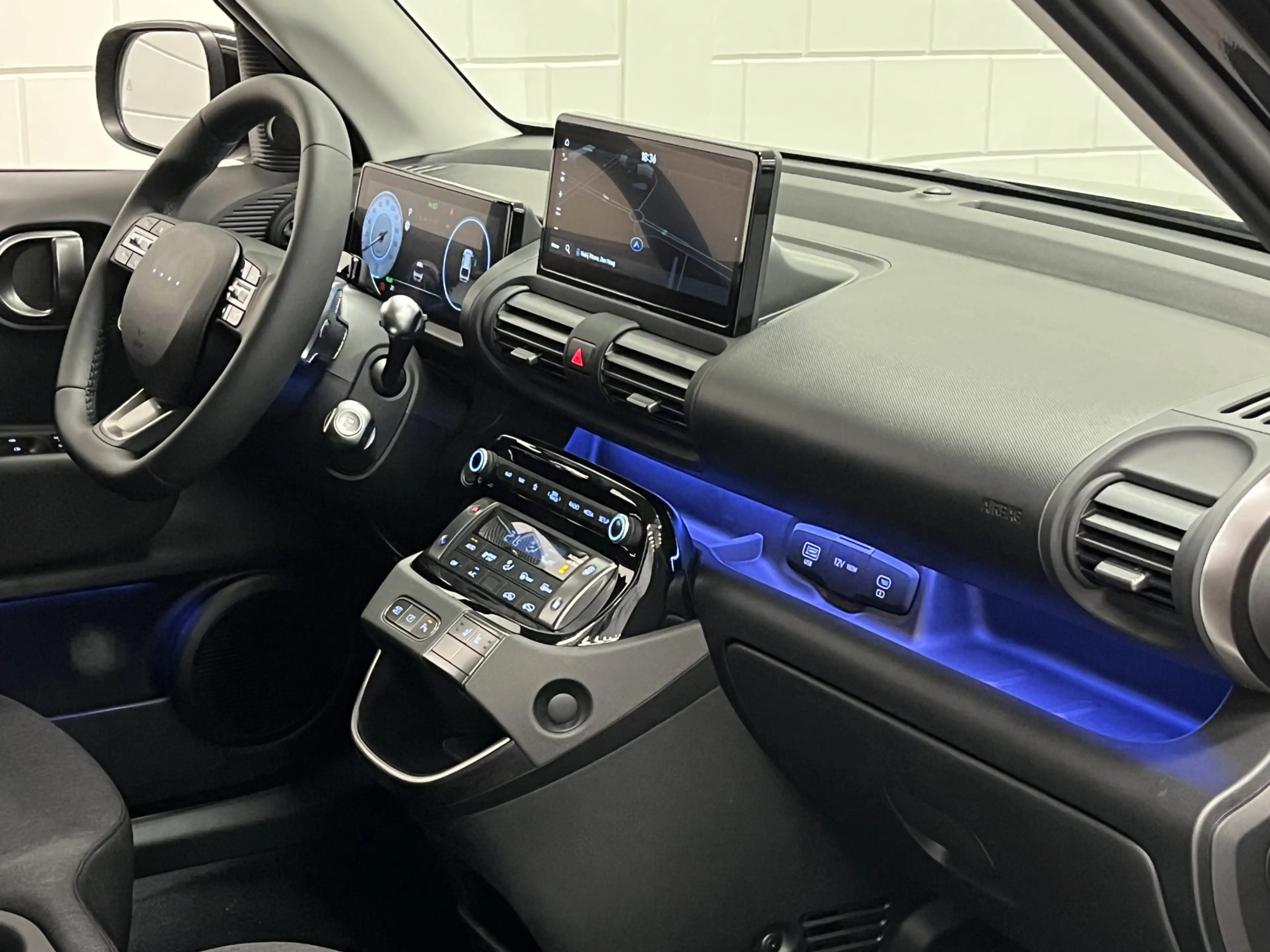Hyundai Inster Evolve 49 kWh Volledig Elektrisch met Navigatie, W — photo 4