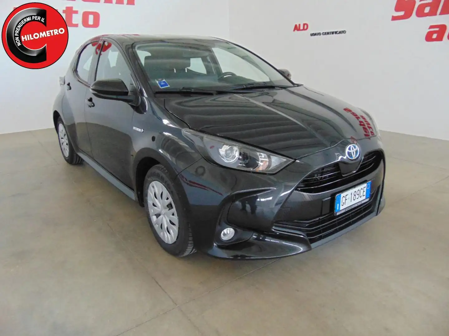 Toyota Yaris 1.5 Hybrid 5 porte Business Nero - 2