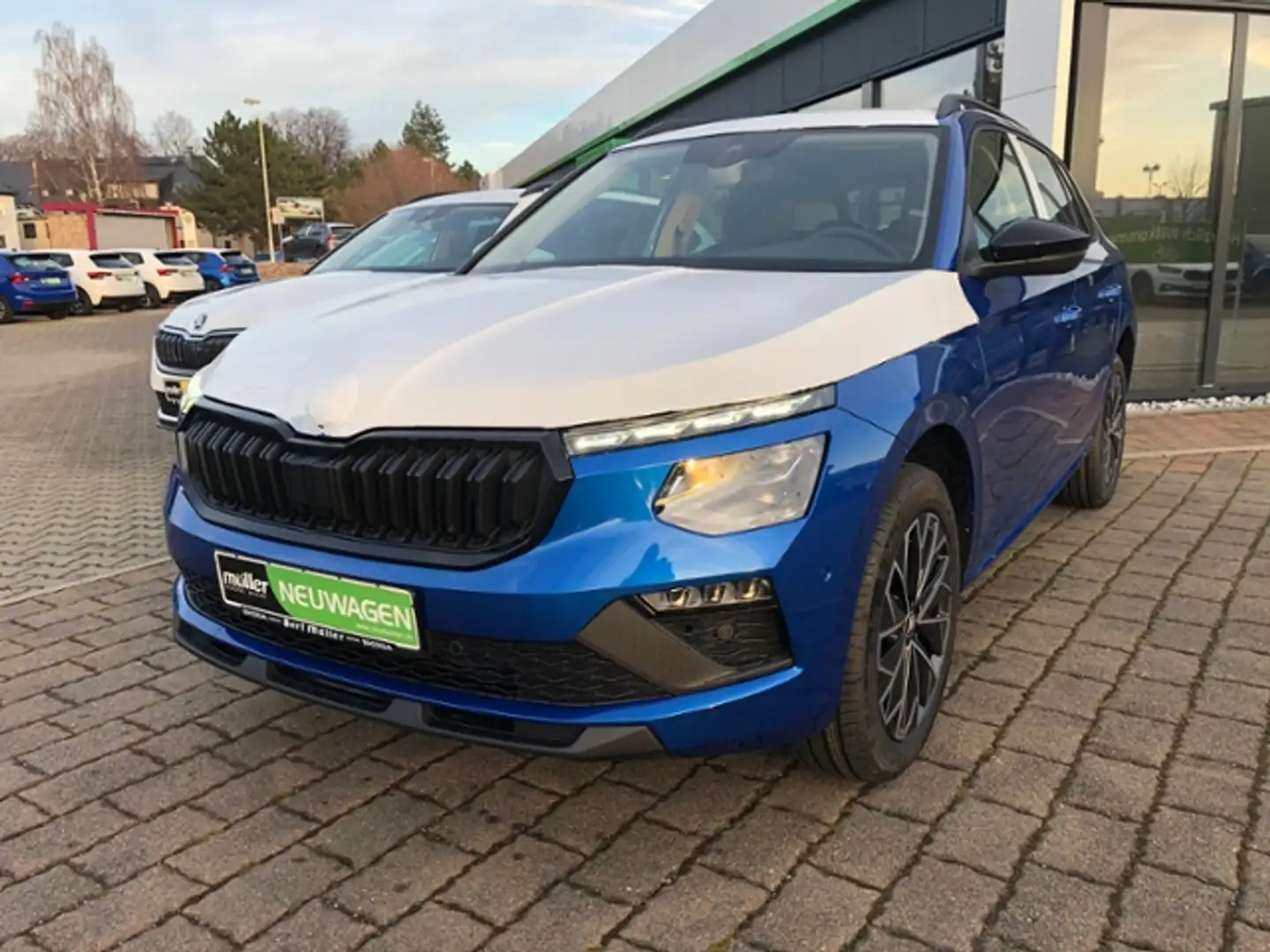 Skoda Kamiq Balance AHZV Matrix ACC Navi Blau - 2